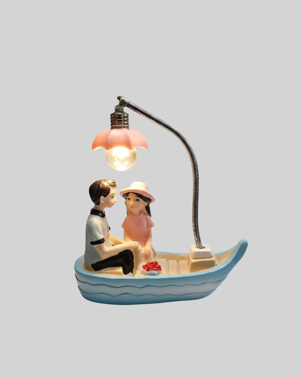 Romantik Sandal Üzerinde Çift Figürü LED Gece Lambası Masa Dekoru