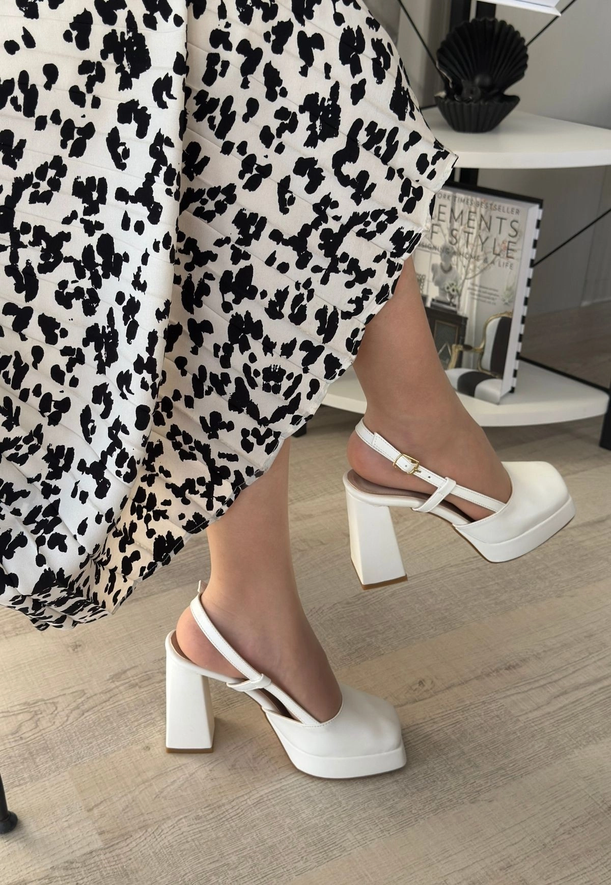 Mety Beyaz Cilt Topuklu Ayakkabı