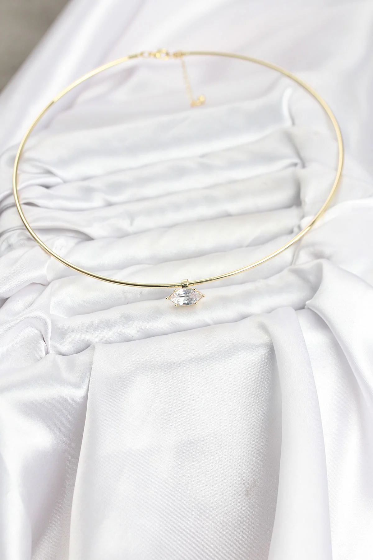 Pirinç Gold Renk Choker Model Zirkon Taşlı Kadın Kolye