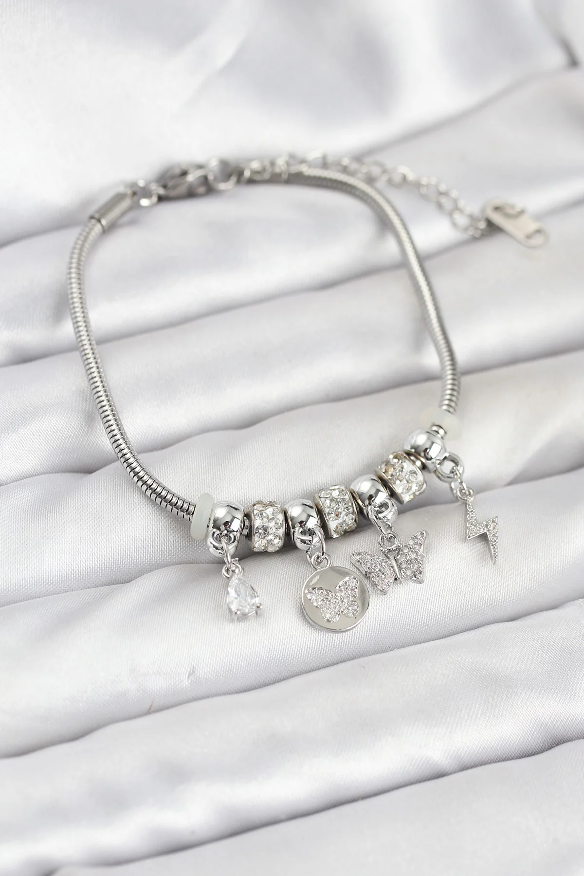 Pirinç Gümüş Renk Kelebek Charmlı Kadın Bileklik