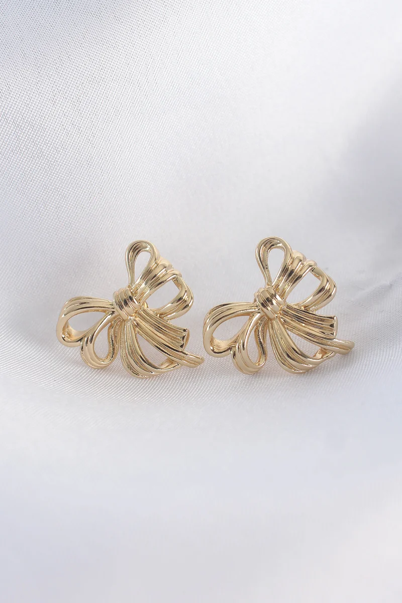 Pirinç Gold Renk Fiyonk Küpe 5886