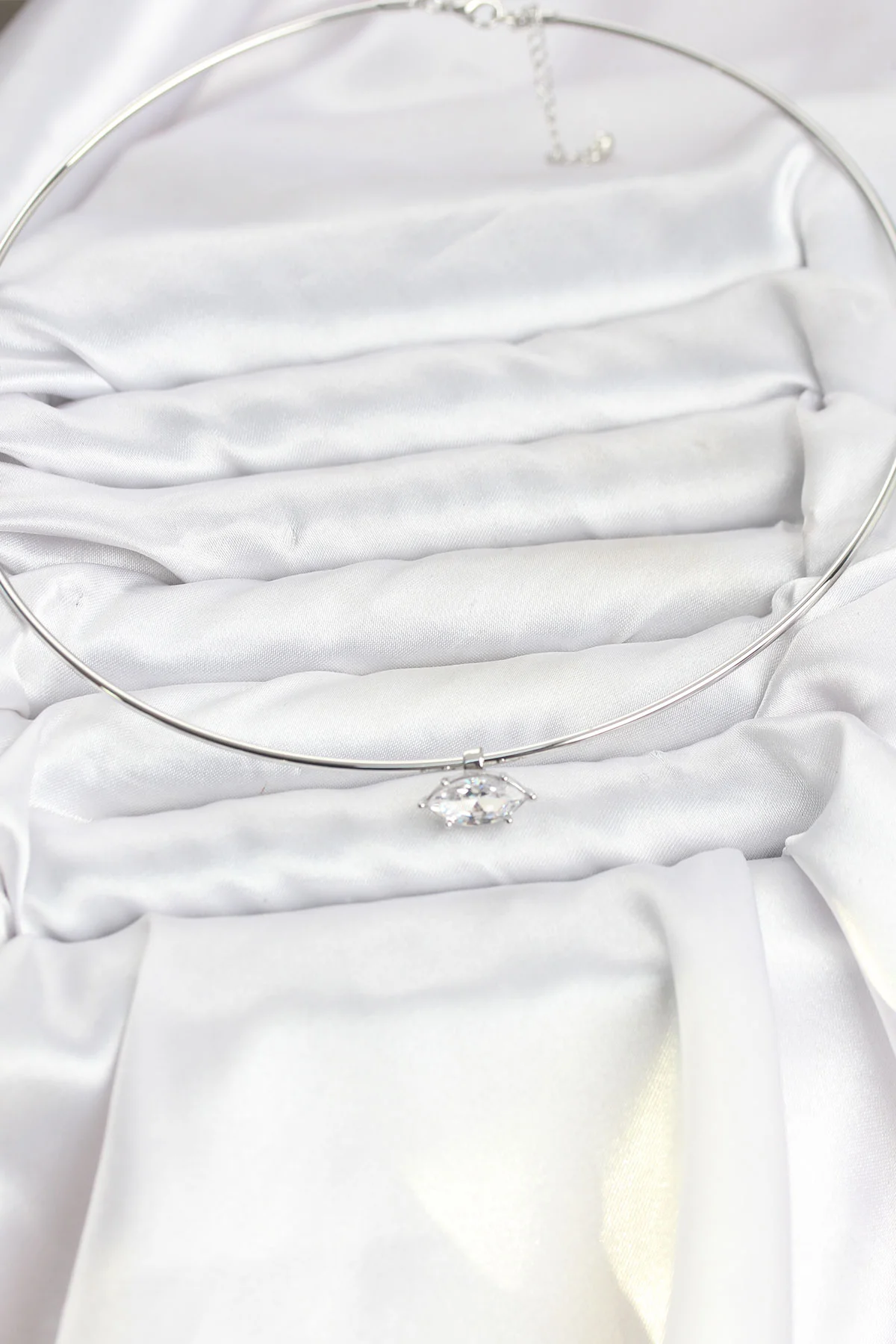 Pirinç Gümüş Renk Choker Model Zirkon Taşlı Kadın Kolye