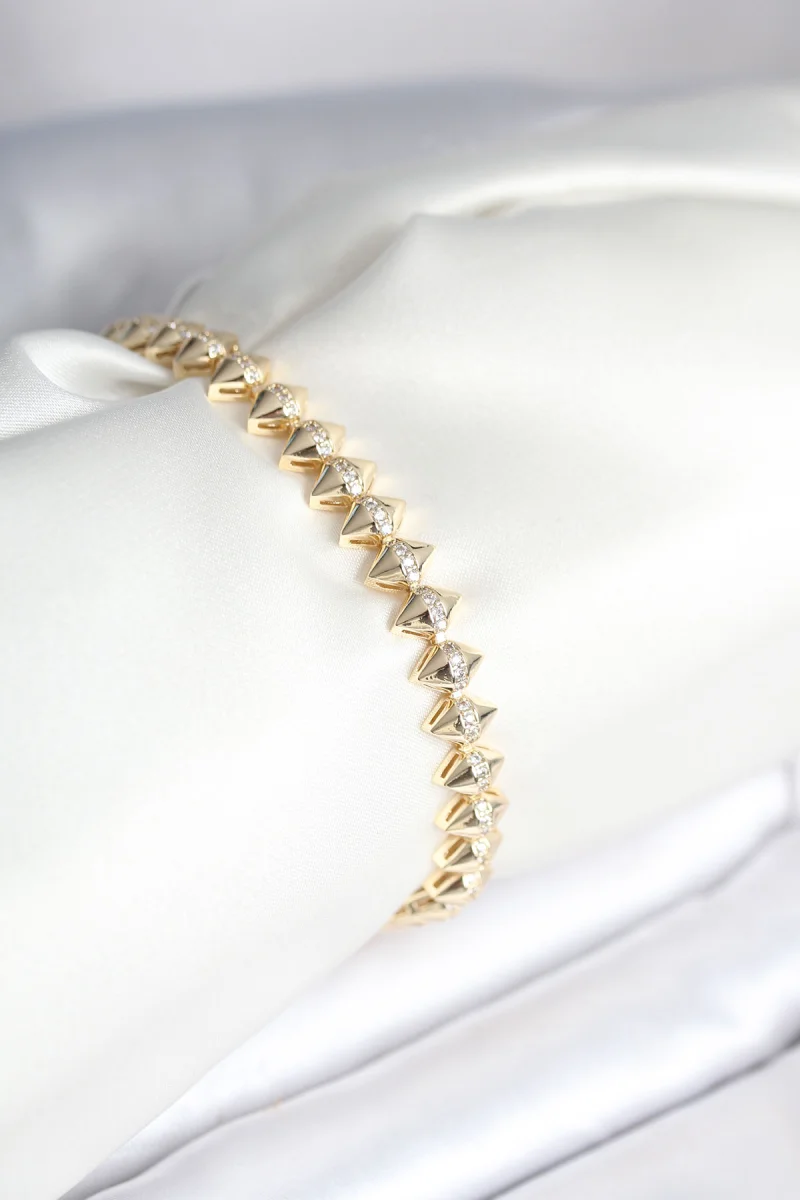 Pirinç Gold Renk Zirkon Taşlı Baklava Model Kadın Bileklik 5886