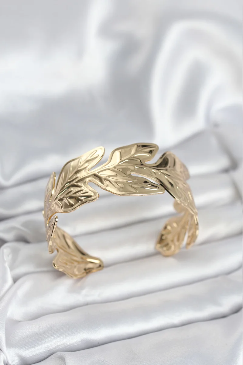 Gold Renk Pirinç Levha Yaprak Model Kadın Bileklik 5886