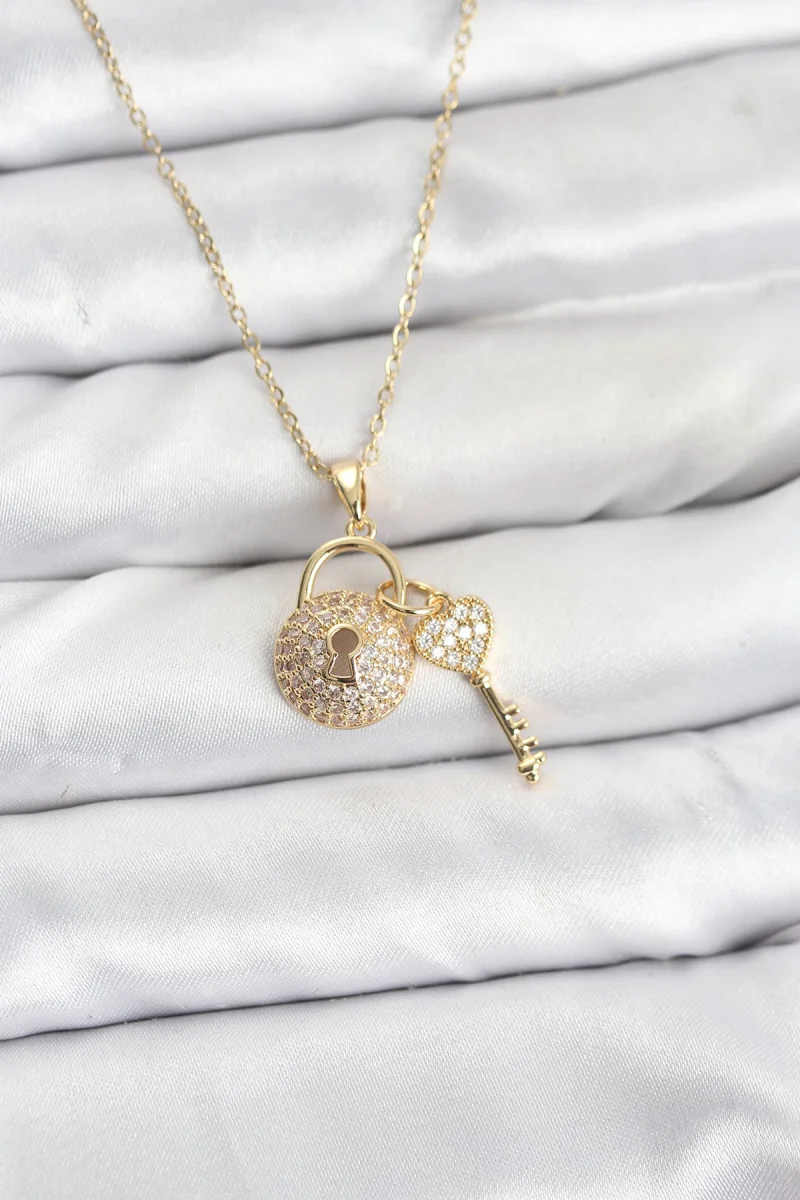 316L Çelik Zincir Gold Renk Kilit Anahtar Model Zirkon Taşlı Kadın Kolye 5886