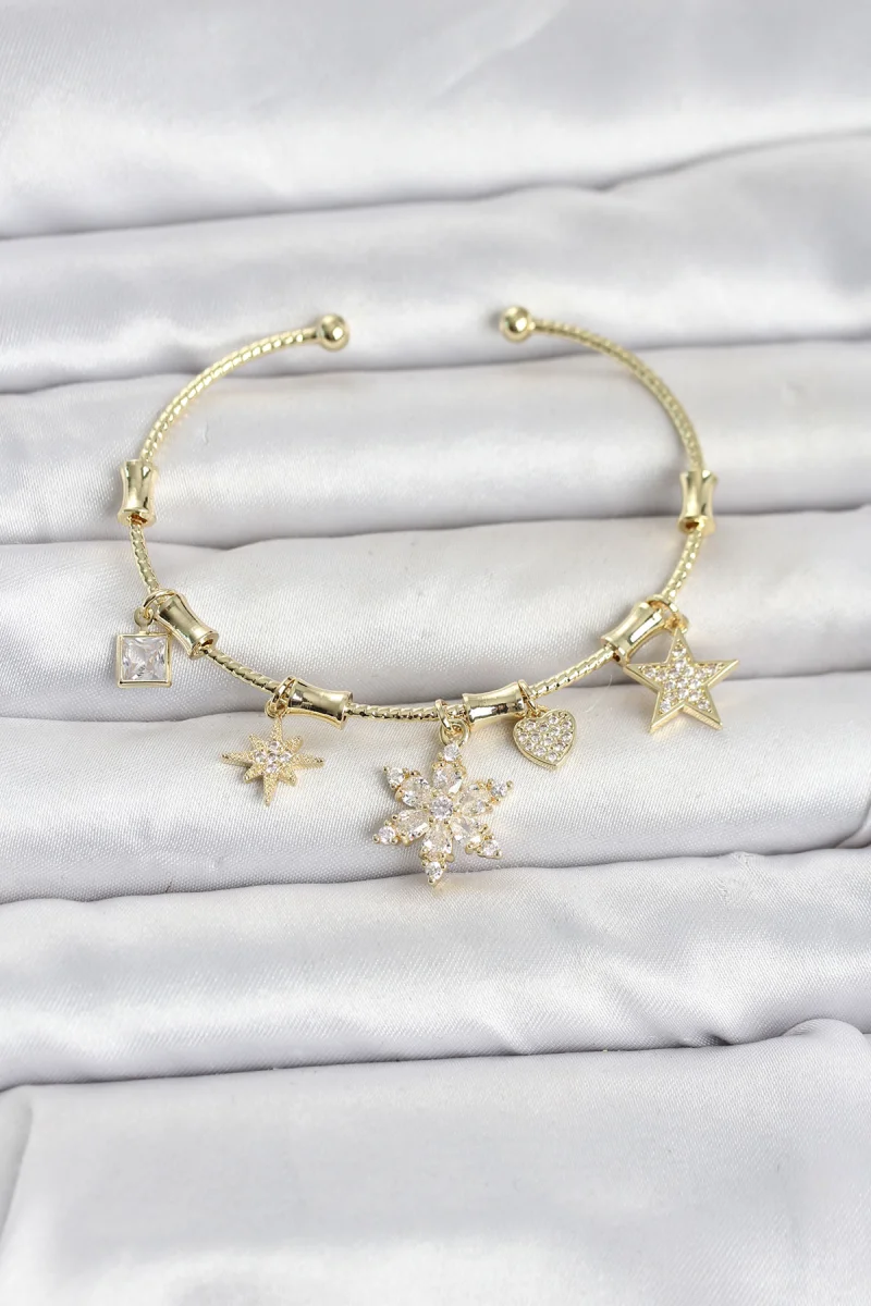 Pirinç Gold Renk Lotus Detay Charmlı Kadın Bileklik 5886