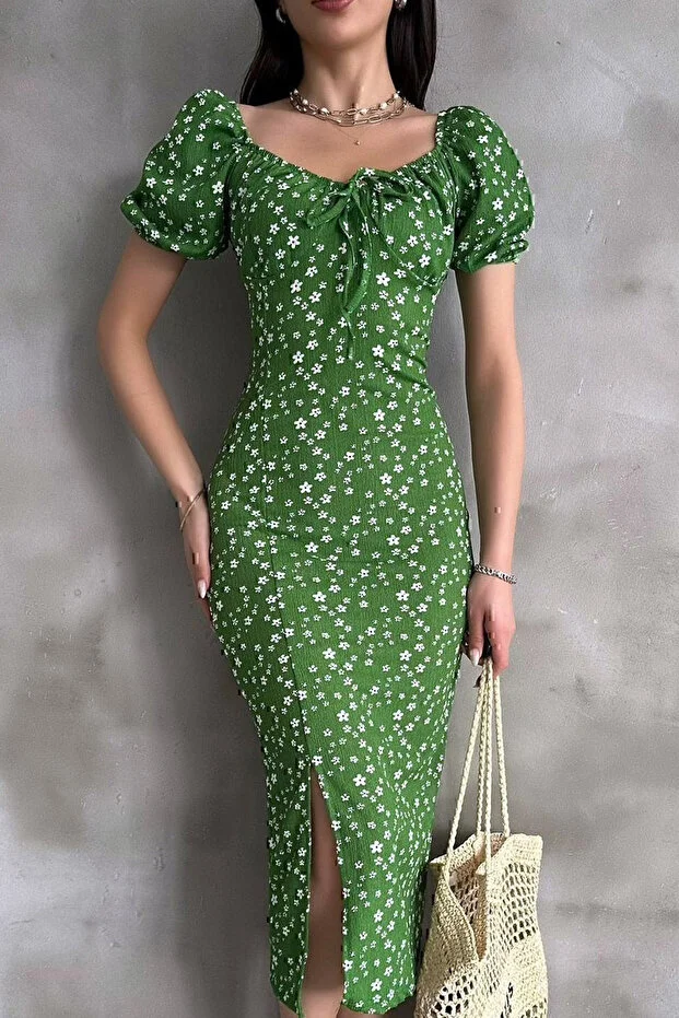 Yeşil Lastikli U Kare Yakalı Kısa Kollu Fit Kalıp Kurdelalı Likralı Çiçek Desen Yırtmaçlı Diz Altı Elbise