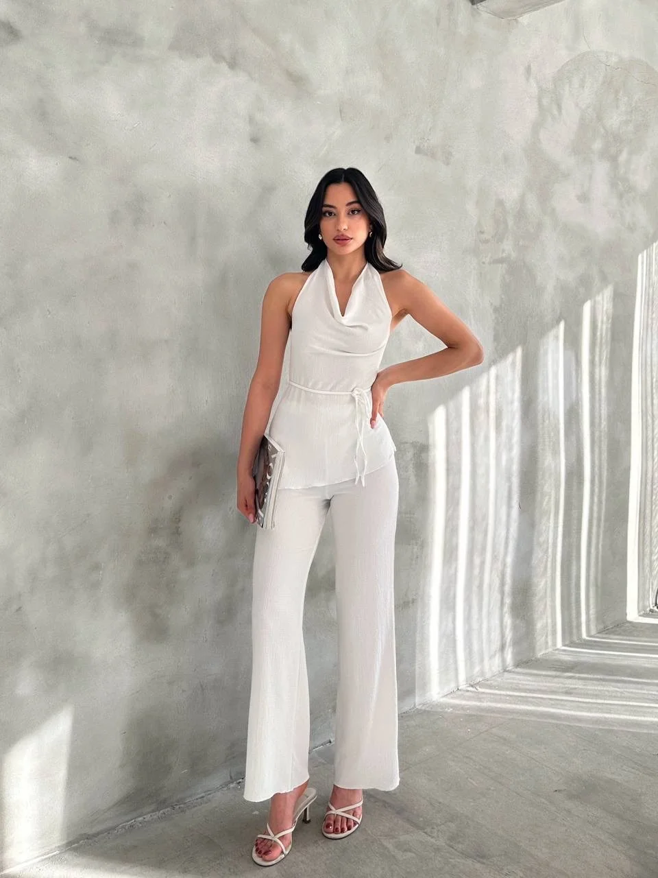 Kadın Beyaz Degaje Yaka Bluz ve Pantolon İkili Takım