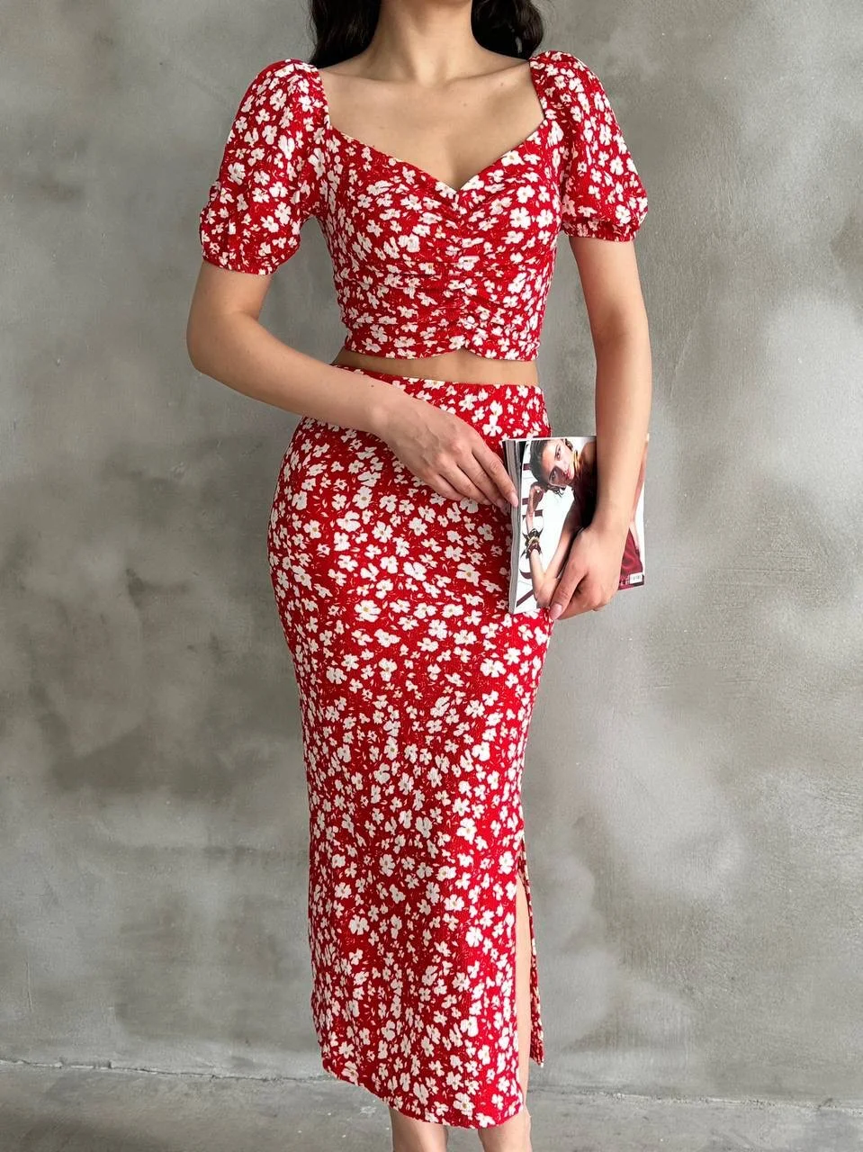 Kadın Kırmızı Çiçek Desenli Yırtmaçlı Etekli Crop Bluz İkili Takım