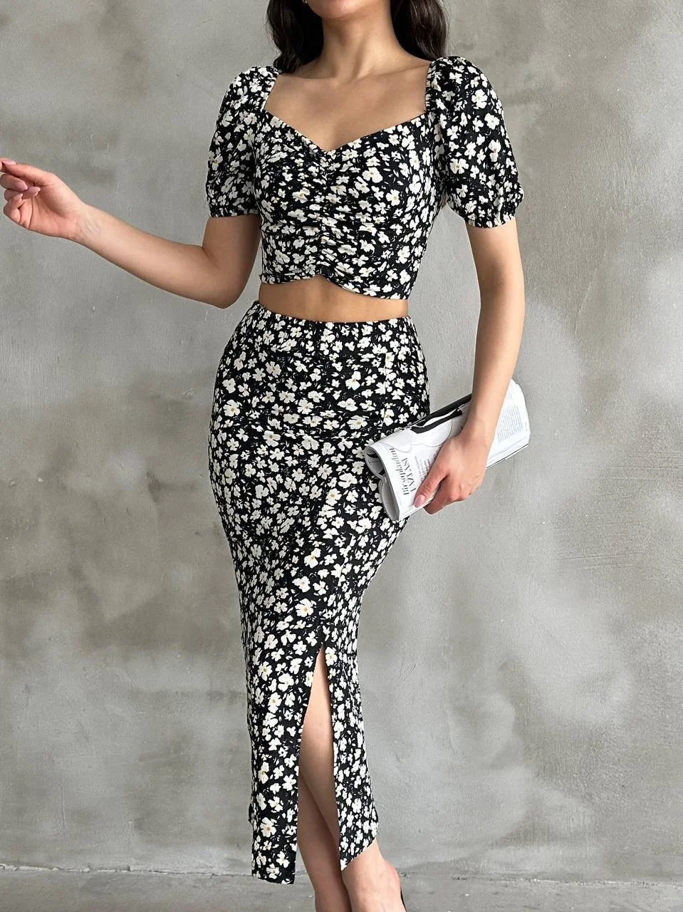 Kadın Siyah Çiçek Desenli Yırtmaçlı Etekli Crop Bluz İkili Takım