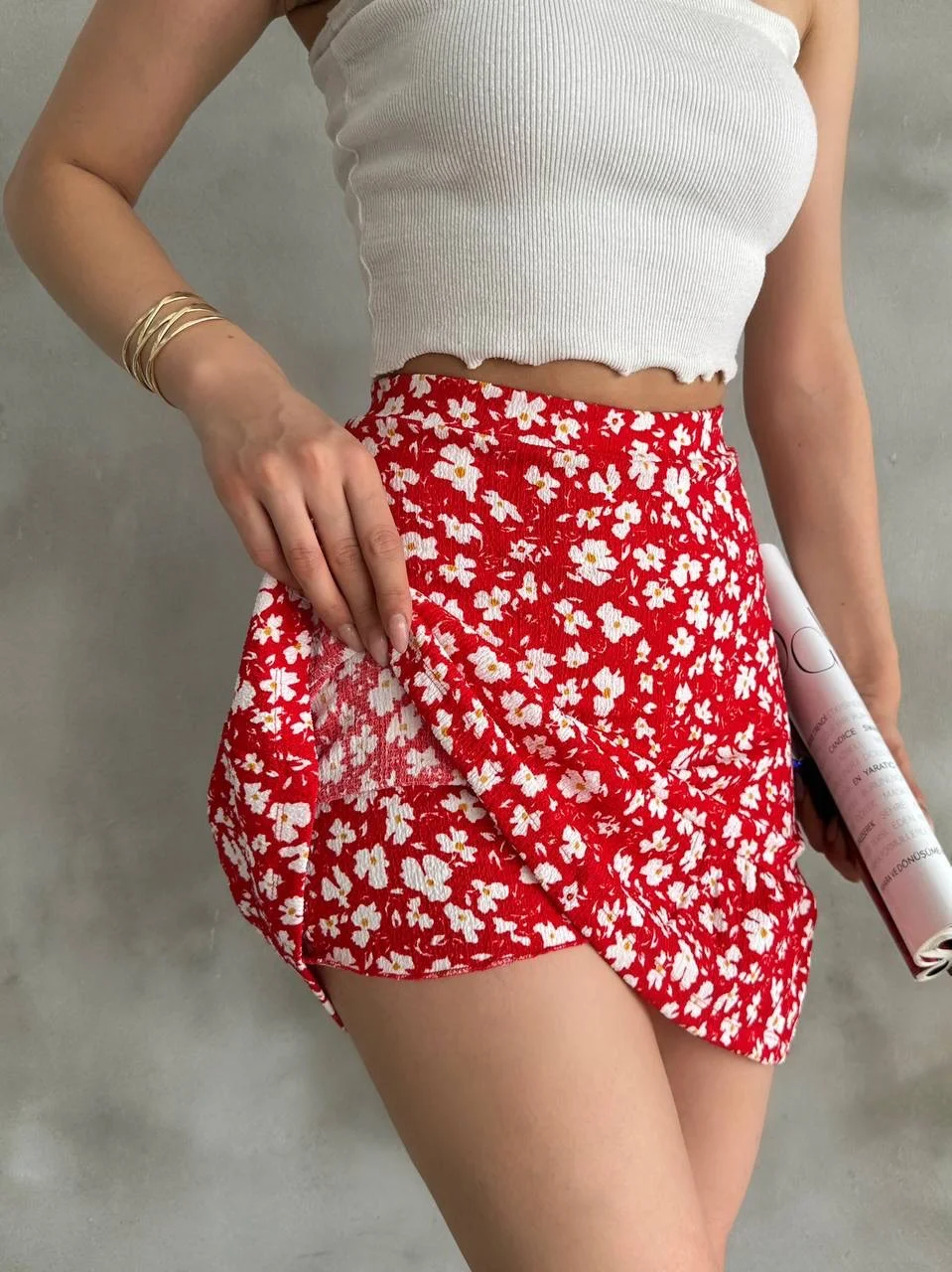 Kadın Kırmızı Çiçek Desenli Mini Şort Etek