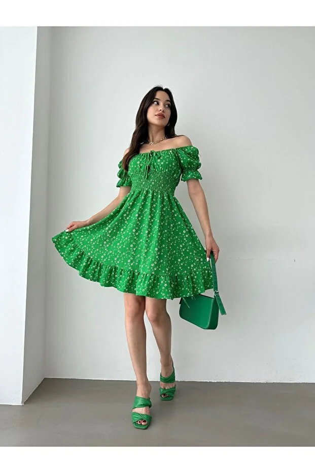 Kayık Yaka Çiçek Desenli Bürümcük Mini Elbise – Yeşil
