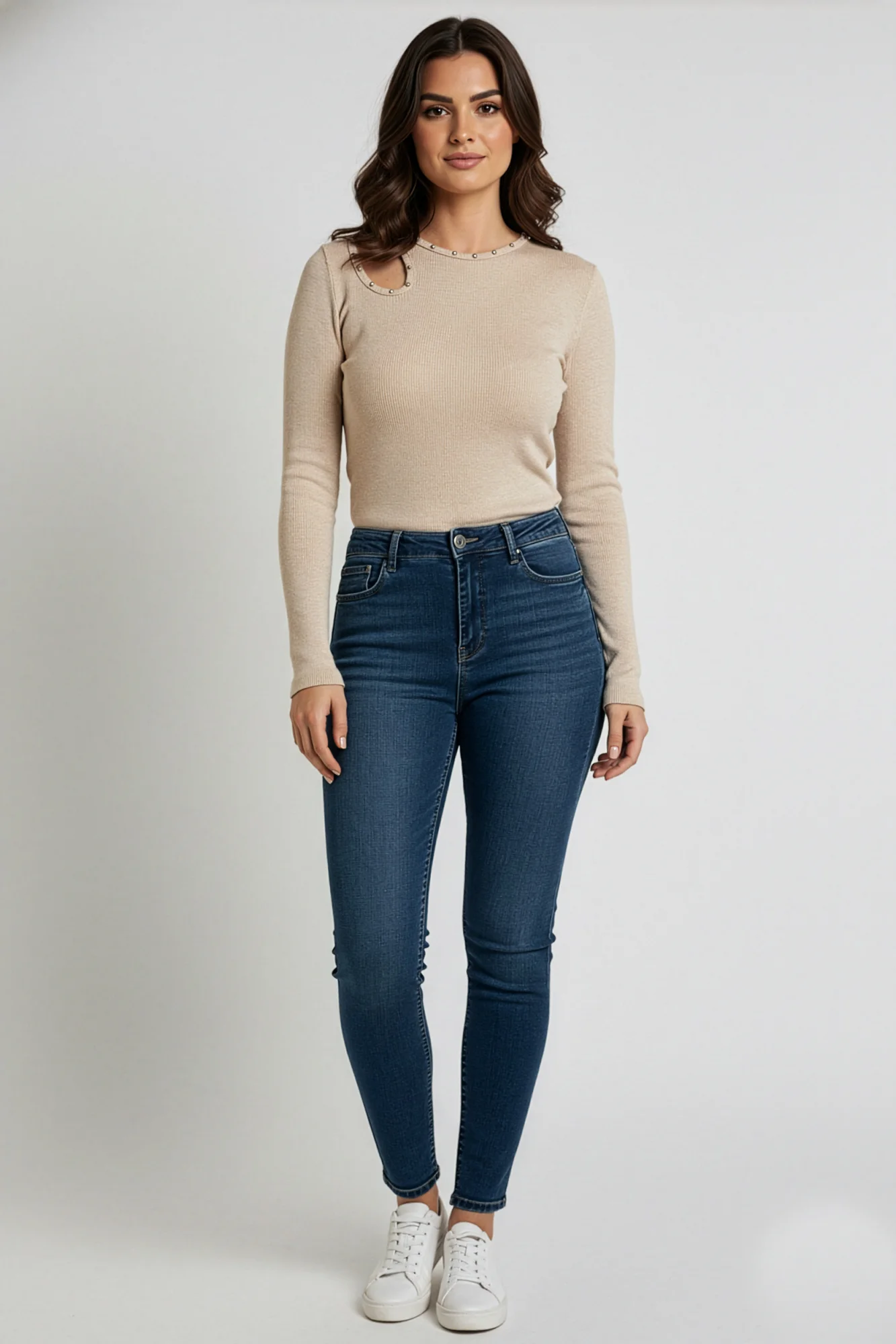 Bisiklet Yaka Cut Out kesimli Taşlı Fitilli Kaşkorse Bluz - Krem