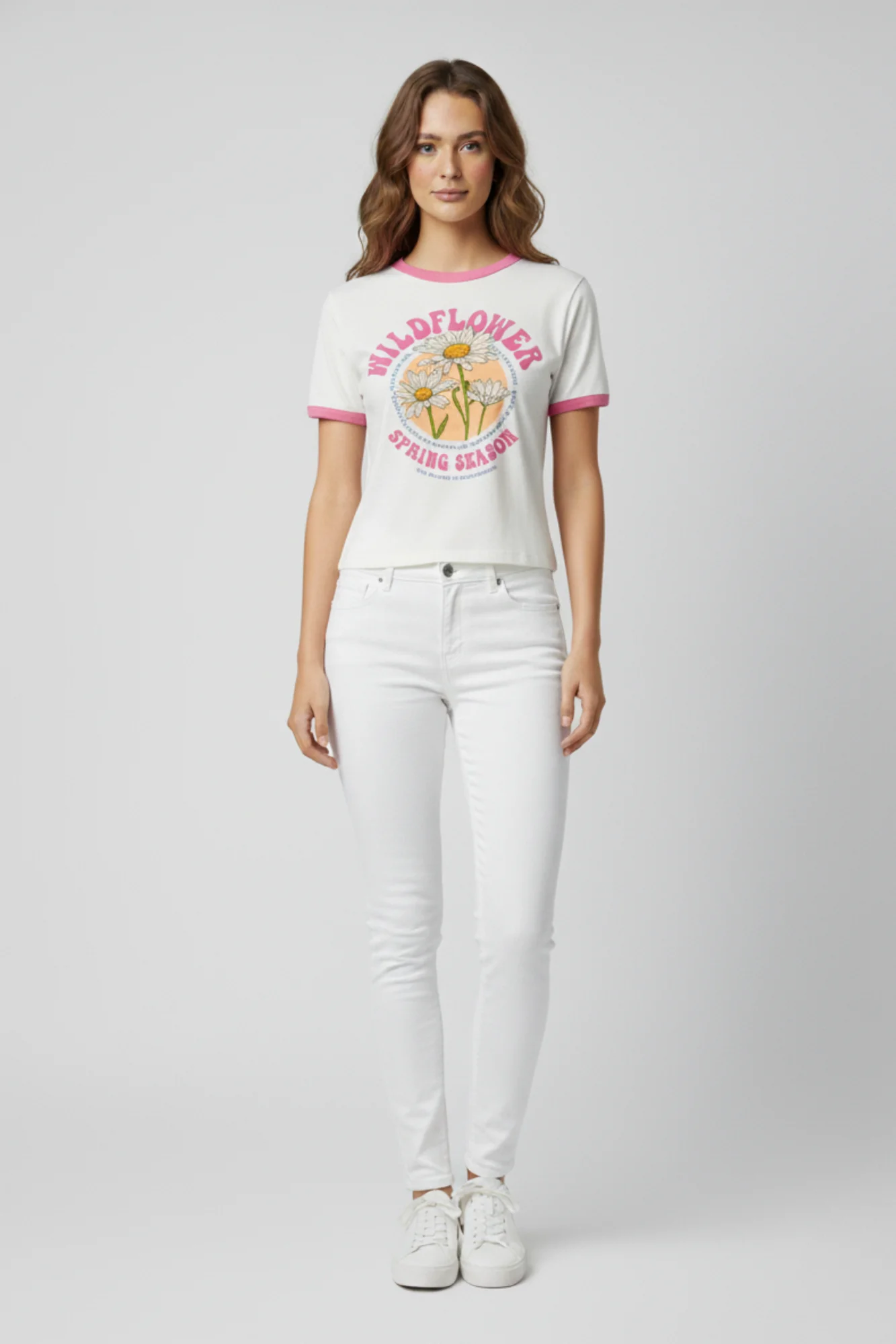 Beyaz Çiçek Baskılı Pembe Ribana Detaylı Kadın Tişört