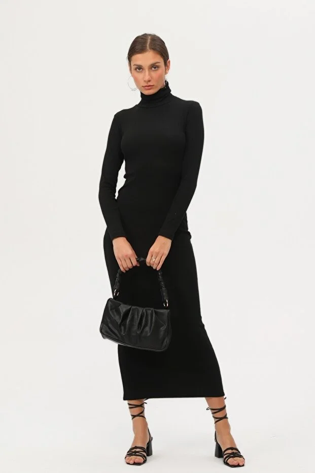 Kadın Siyah Boğazlı Uzun Maxi Elbise