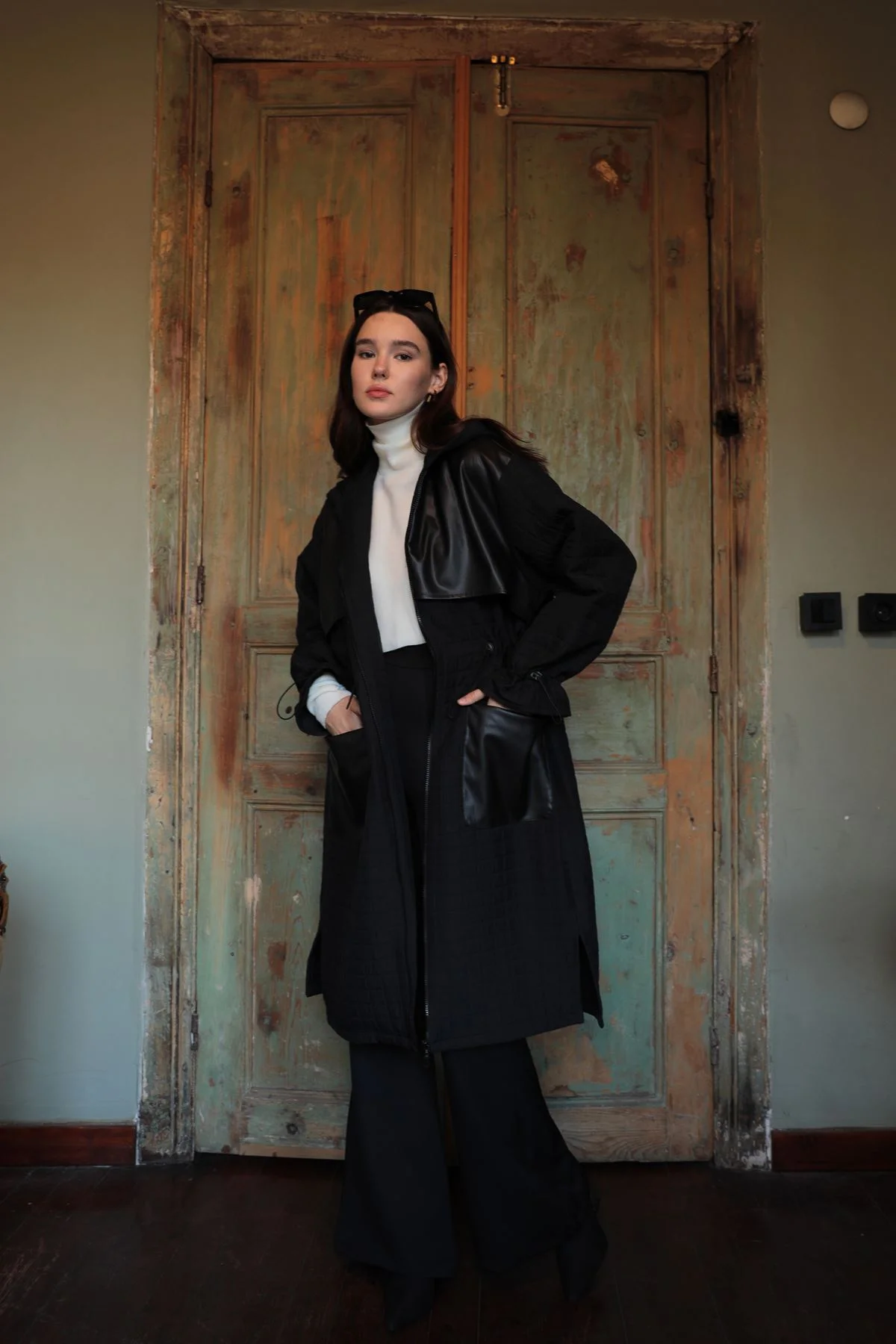 Deri Kumaş Garni Detay Jakar Kadın Trençkot-Siyah