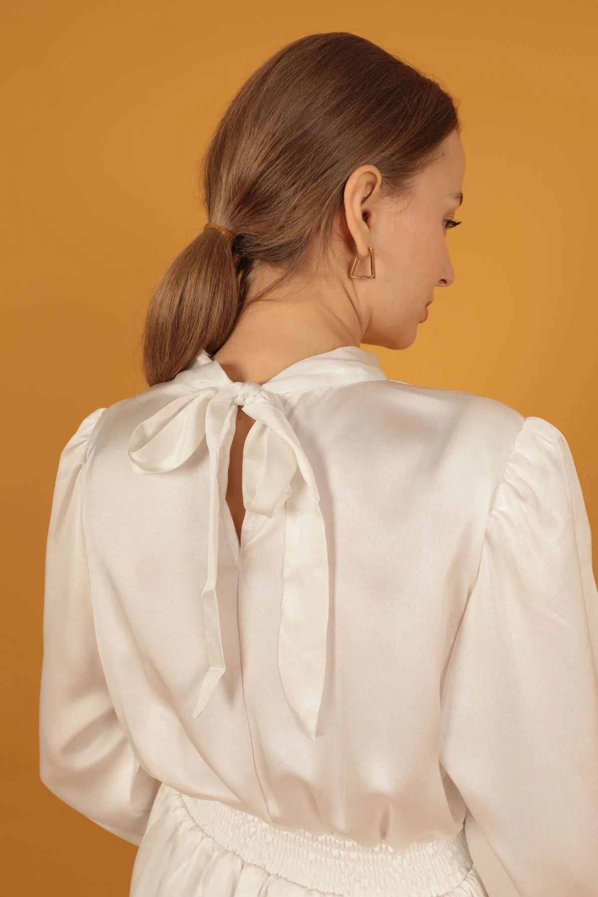 Simli Saten Büzgü Detay Elbise-Beyaz