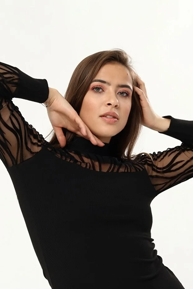 Kadın Kollar Flog Baskılı Tül Detaylı Bluz