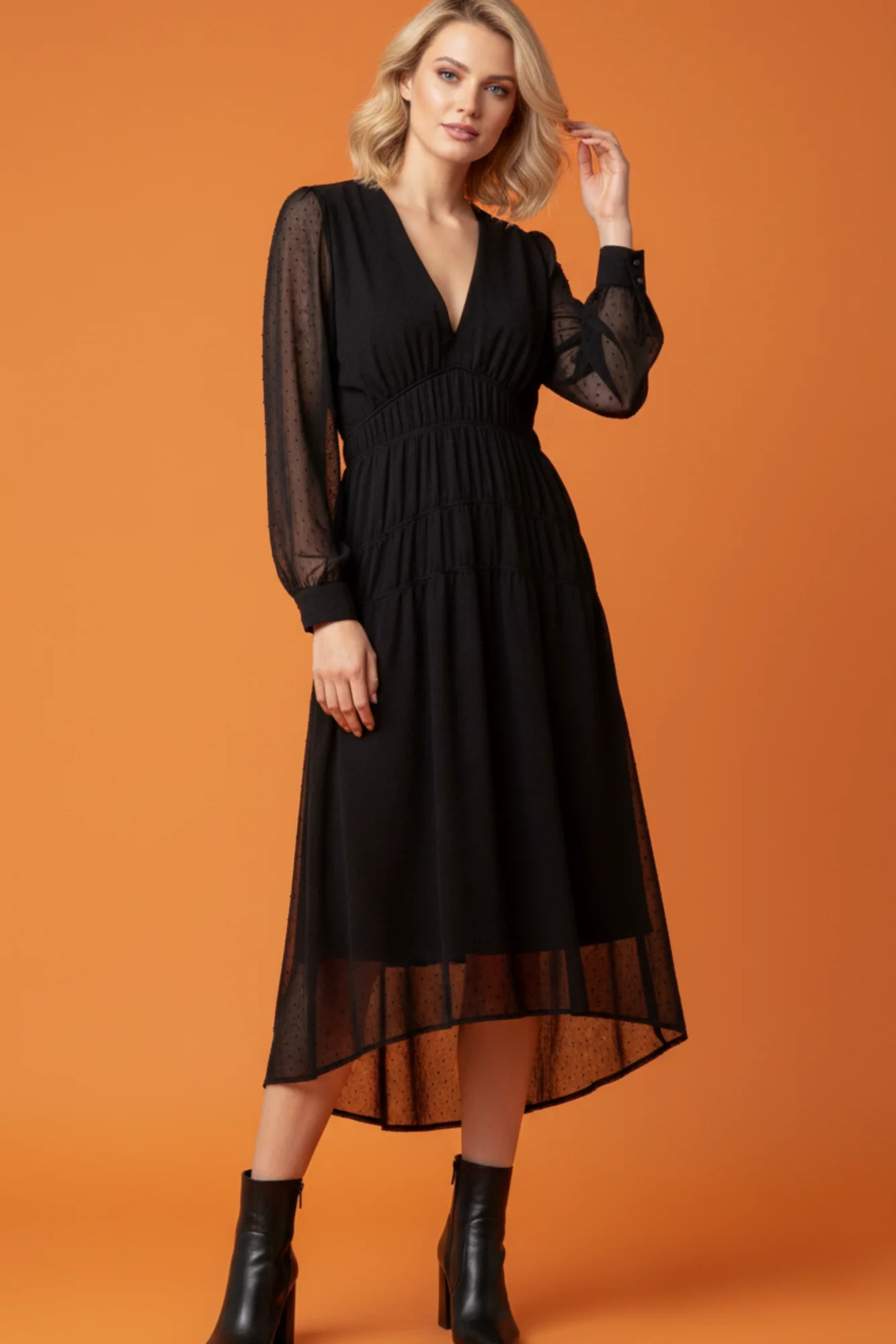 Siyah Tül Detaylı Büzgülü V Yaka Midi Elbise