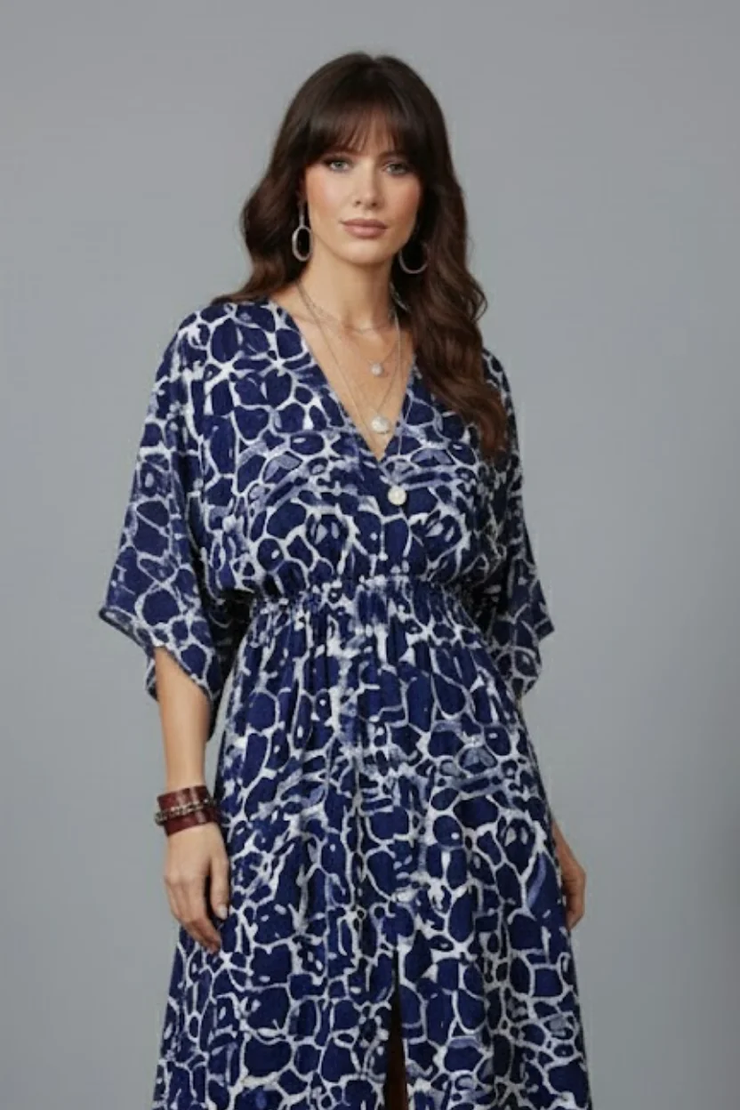 Kadın Lacivert Desenli Bürümcük Kumaş Kruvaze Yaka Yarasa Kol Önden Yırtmaçlı Uzun Midi Elbise