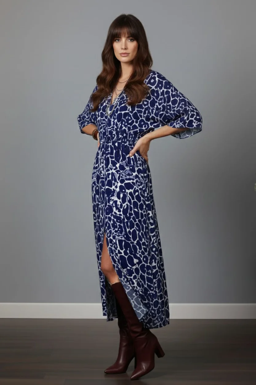 Kadın Lacivert Desenli Bürümcük Kumaş Kruvaze Yaka Yarasa Kol Önden Yırtmaçlı Uzun Midi Elbise