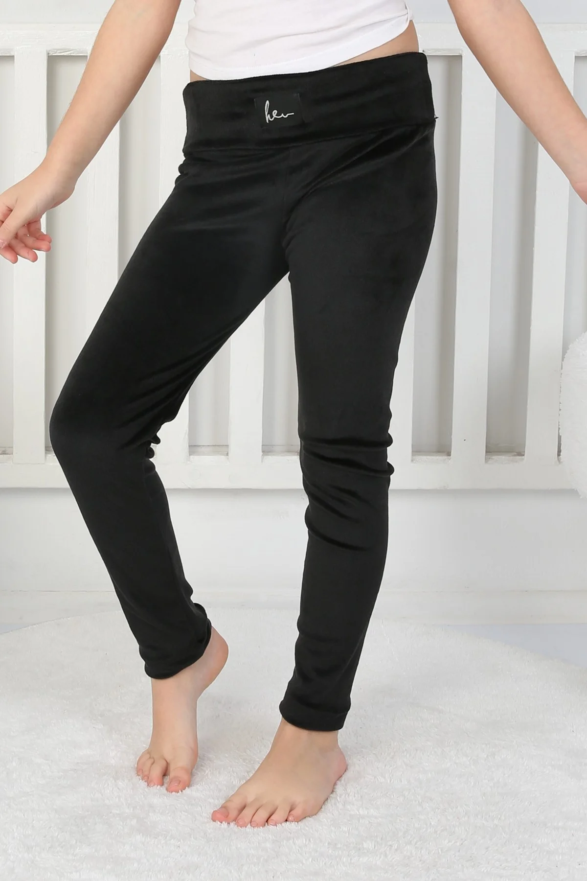 Likralı Kadife Kumaş Arma Detaylı Kız Çocuk Günlük Tayt