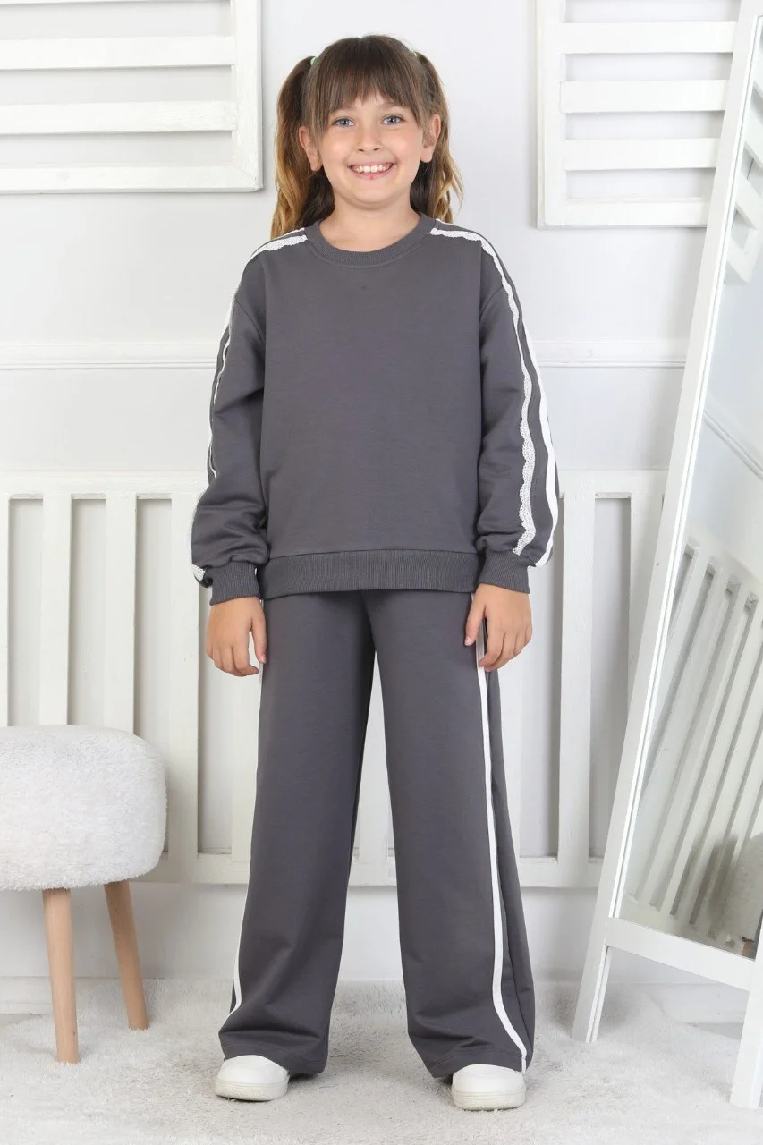 İki İplik Güpürlü Çizgili Kız Çocuk Takım