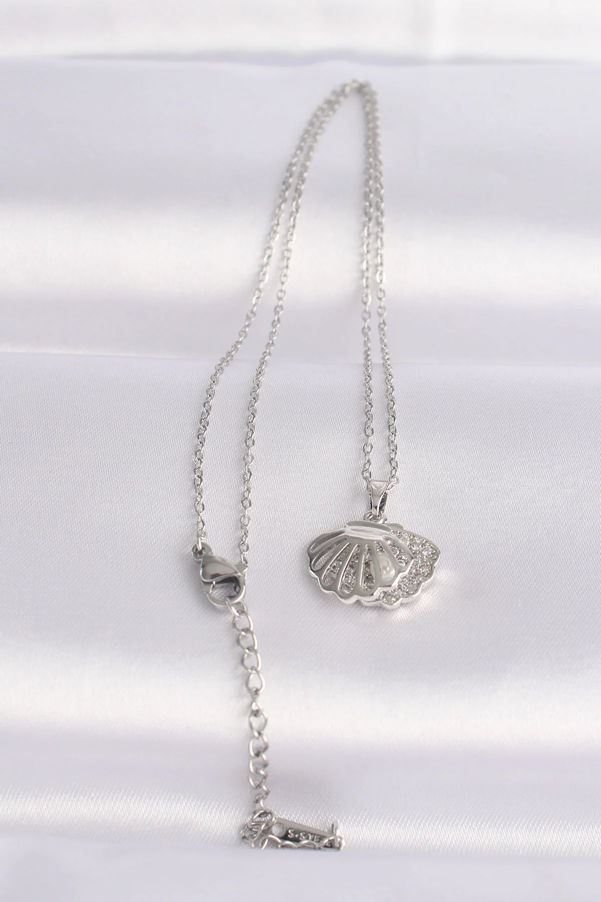 316L Çelik Zincir Gümüş Renk Zirkon Taşlı İnci Detay İstiridye Kolye