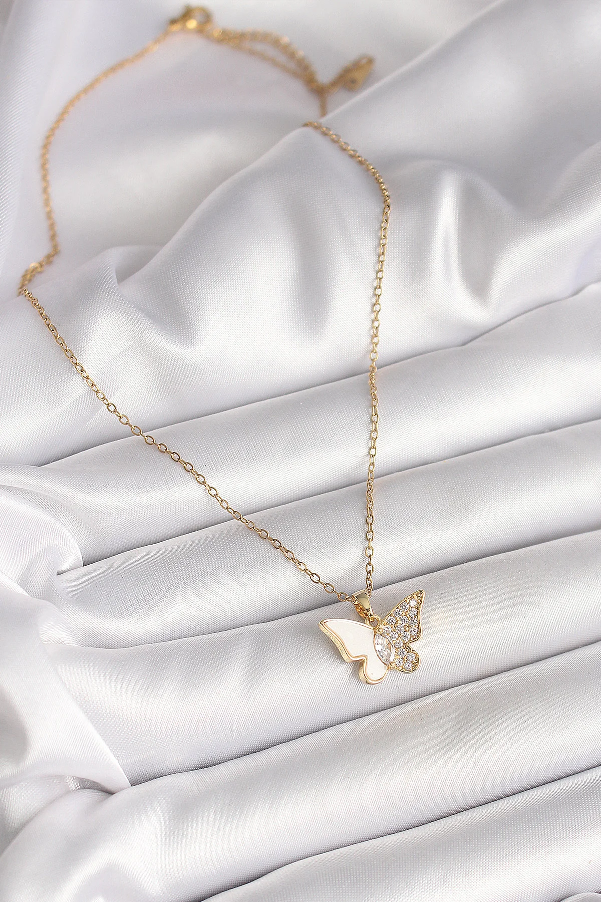 316L Çelik Gold Renk Zincir Zirkon Taşlı Beyaz Mineli Kelebek Model Kadın Kolye