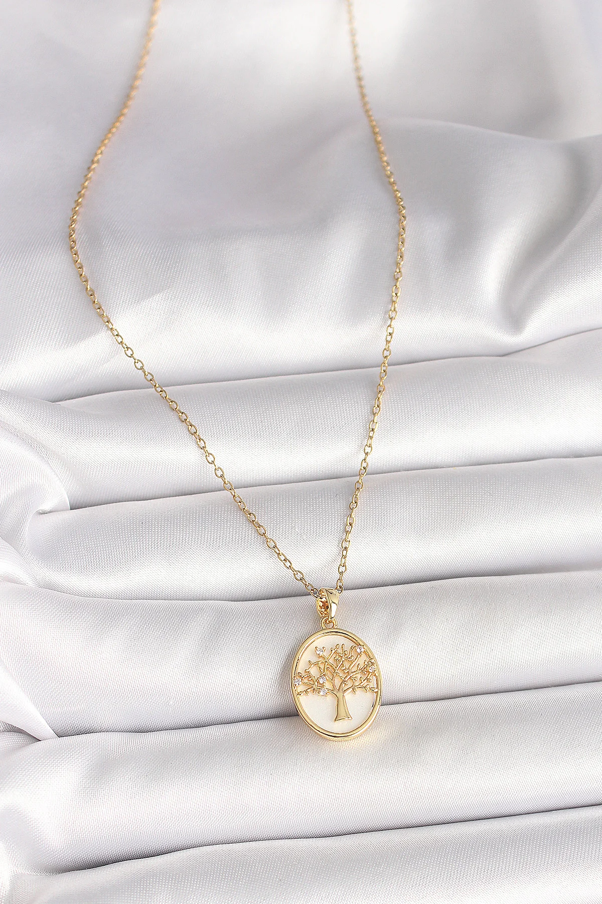316L Çelik Gold Renk Zincir Zirkon Taş Detaylı Beyaz Mineli Ağaç İşlemeli Portre Model Kadın Kolye