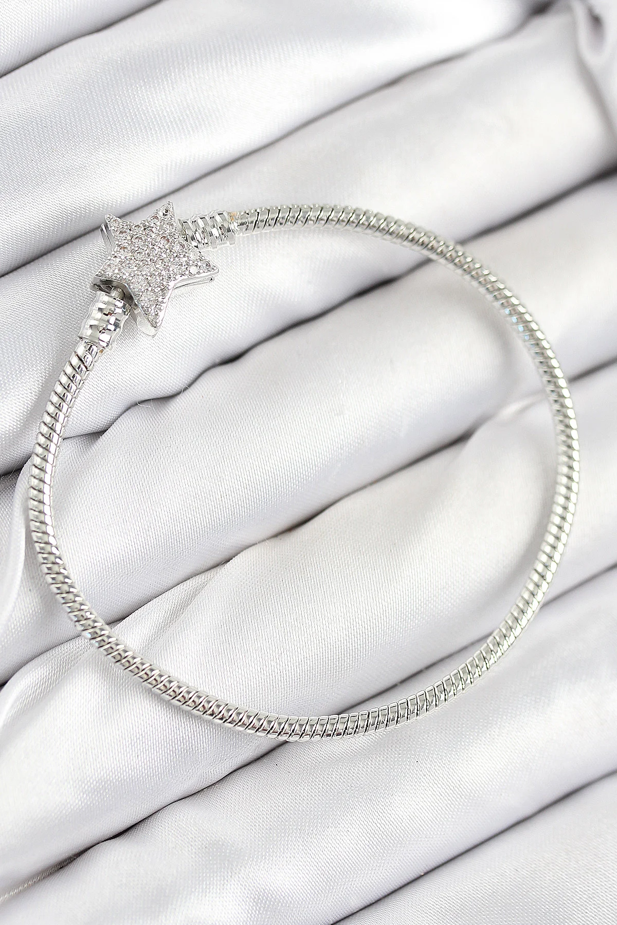 Pirinç Charm Zirkon Taşlı Yıldız Model Gümüş Renk Kadın Bileklik