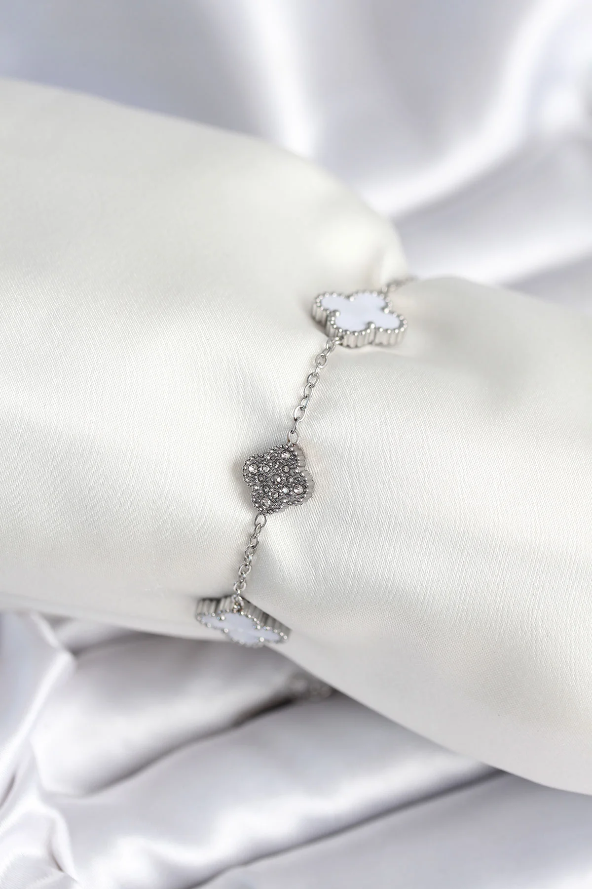 316L Çelik Zincir Gümüş Renk Zirkon Taşlı Yonca Beyaz Kadın Bileklik