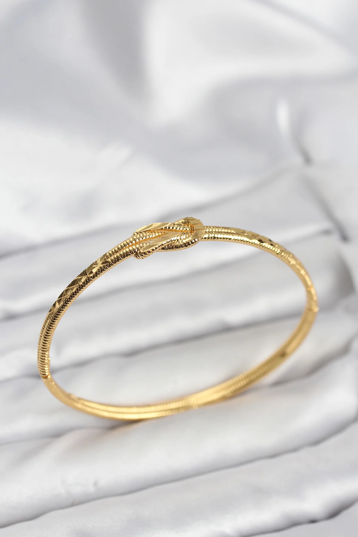 Pirinç Gold Renk Düğüm Model Kadın Kelepçe Bileklik