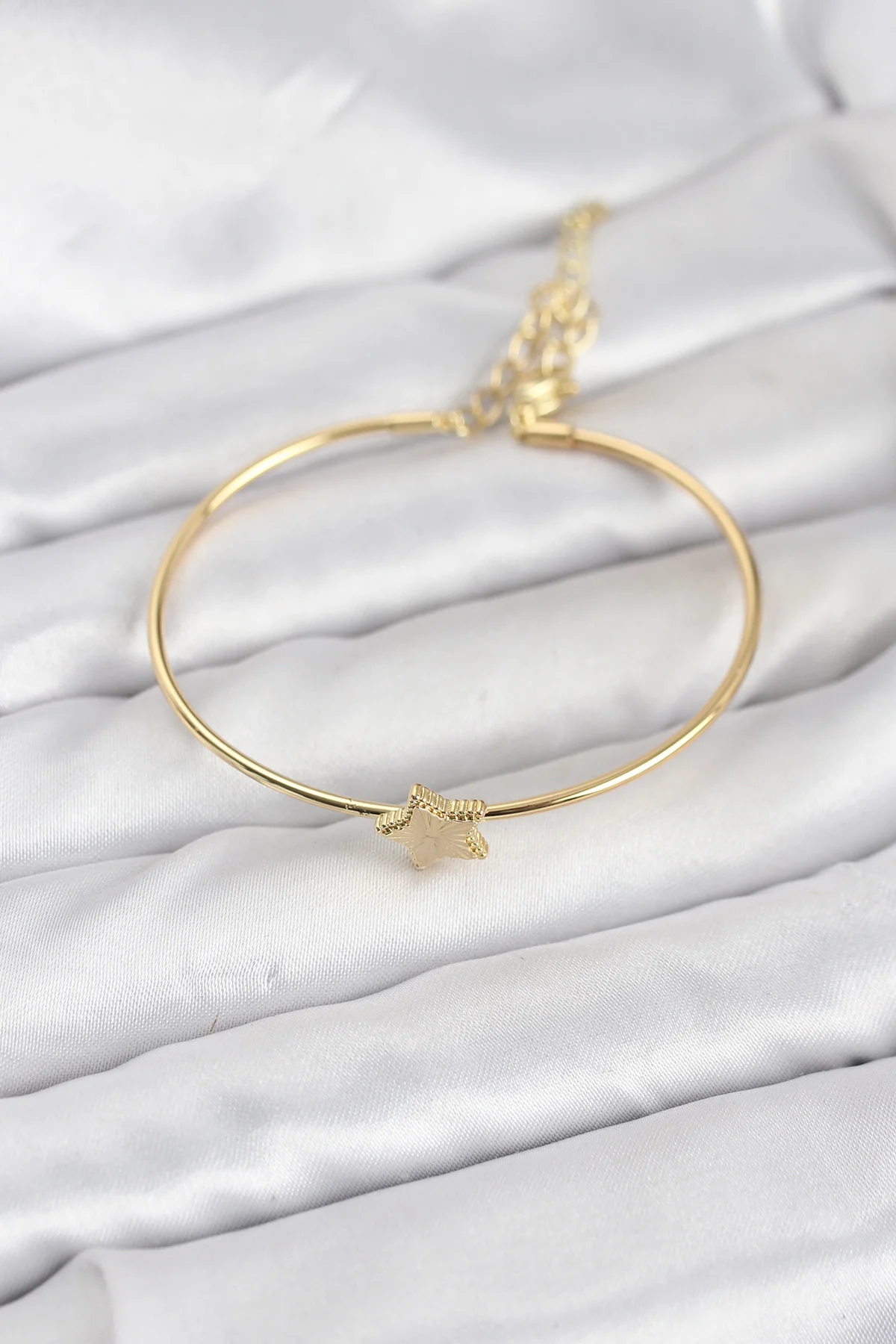 Yıldız Model Gold Renk Kadın Bileklik