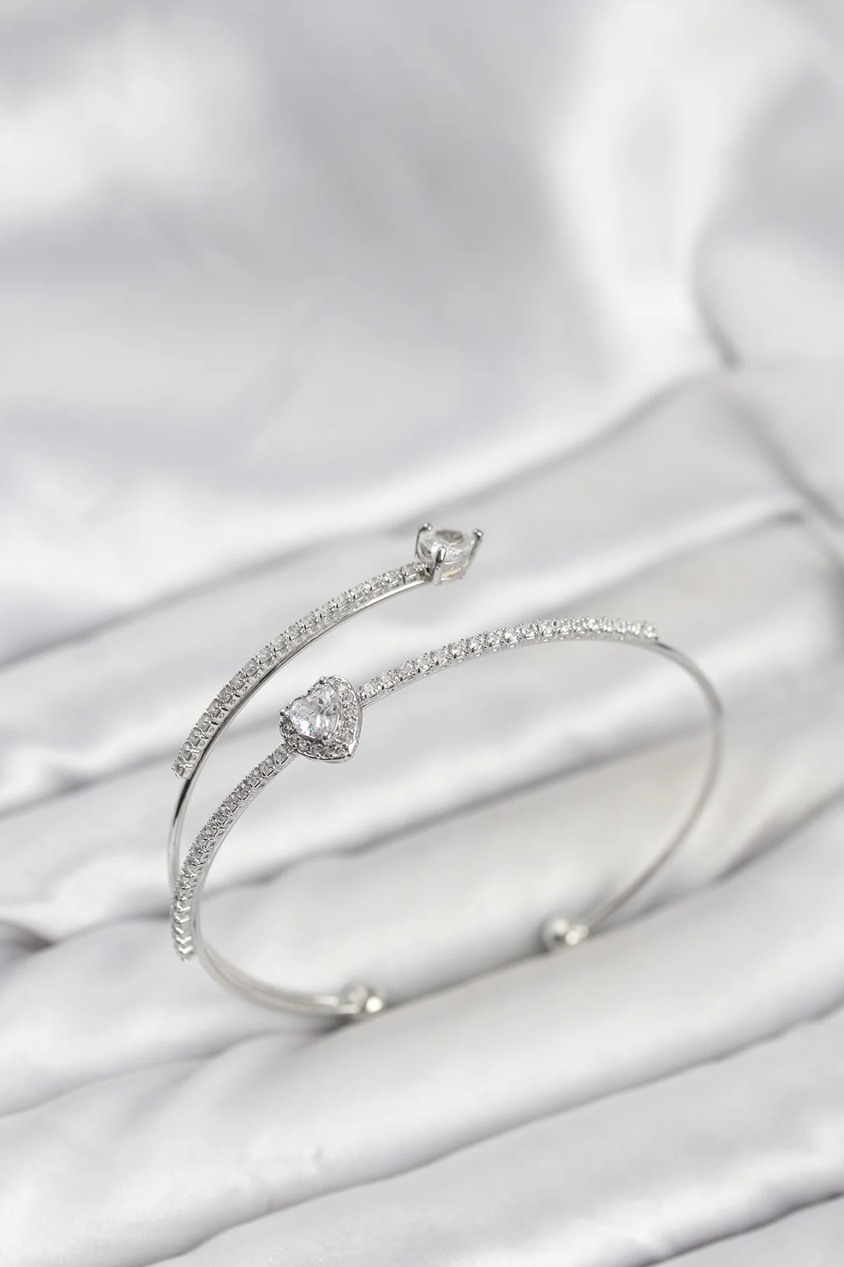 Kalp Model Pirinç Gümüş Renk Kadın Bileklik