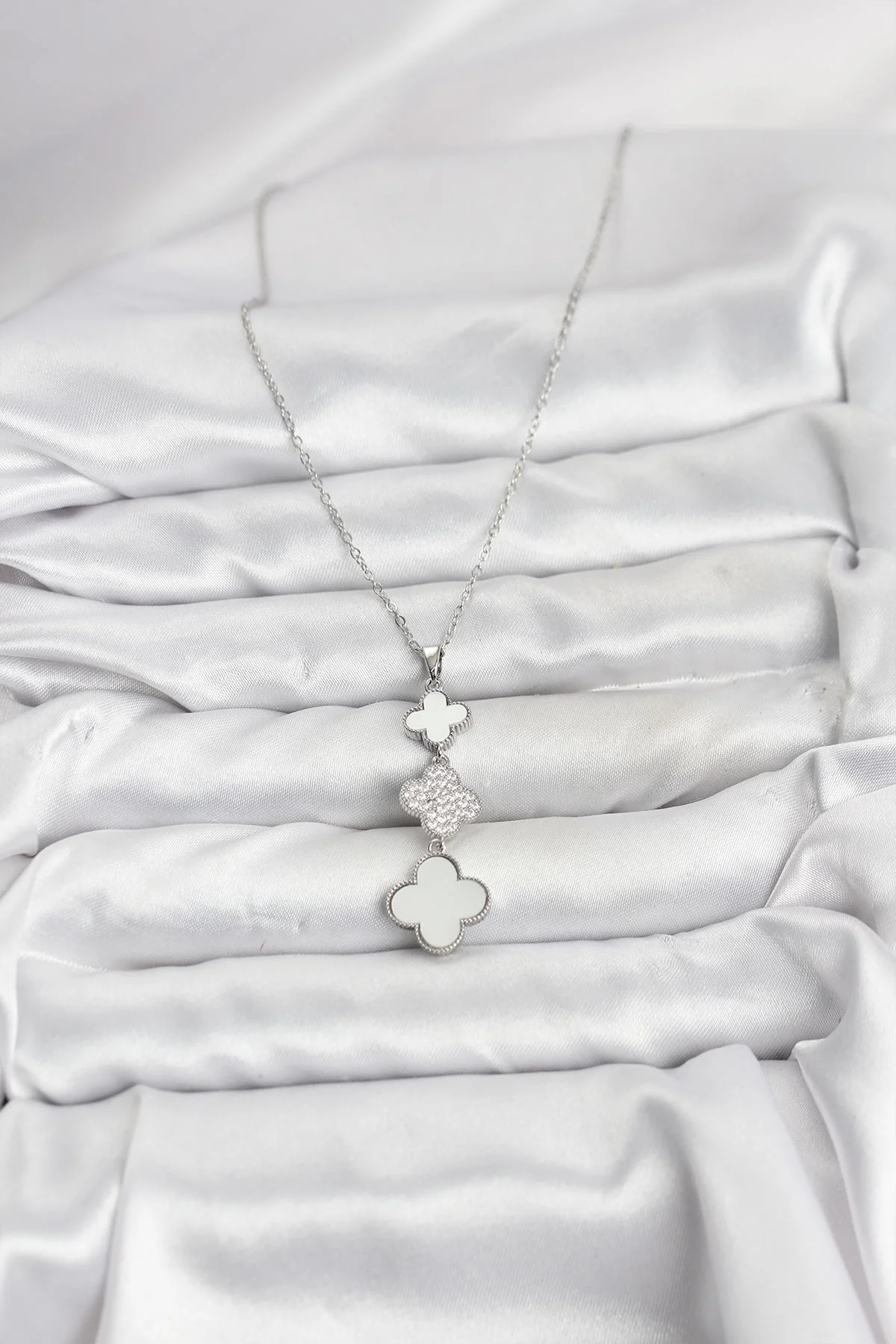 316L Çelik Zincir Gümüş Renk Yonca Detaylı Zirkon Taşlı Kadın Kolye