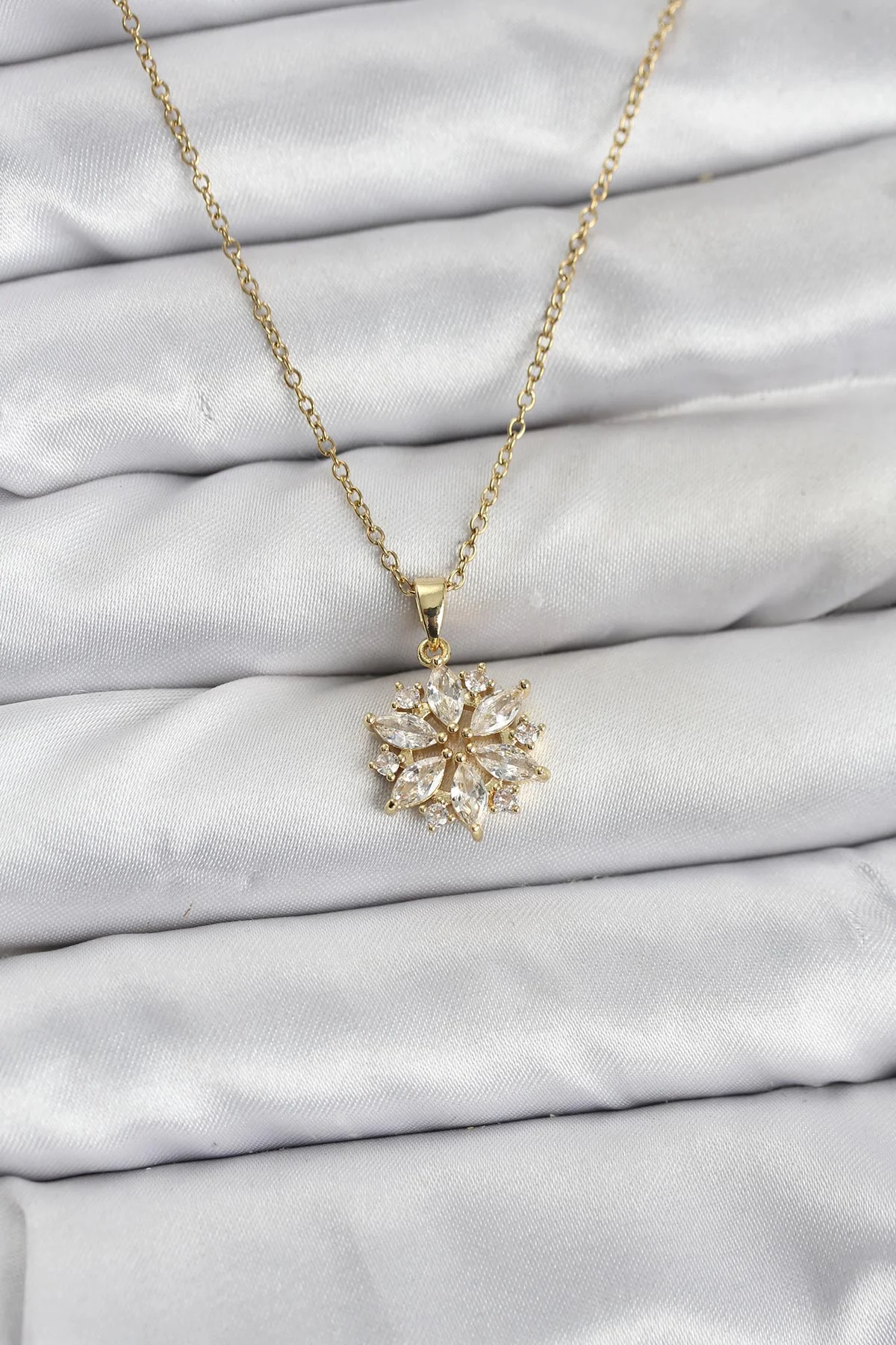 316L Çelik Zincir Gold Renk Lotus Model Zirkon Taşlı Kadın Kolye