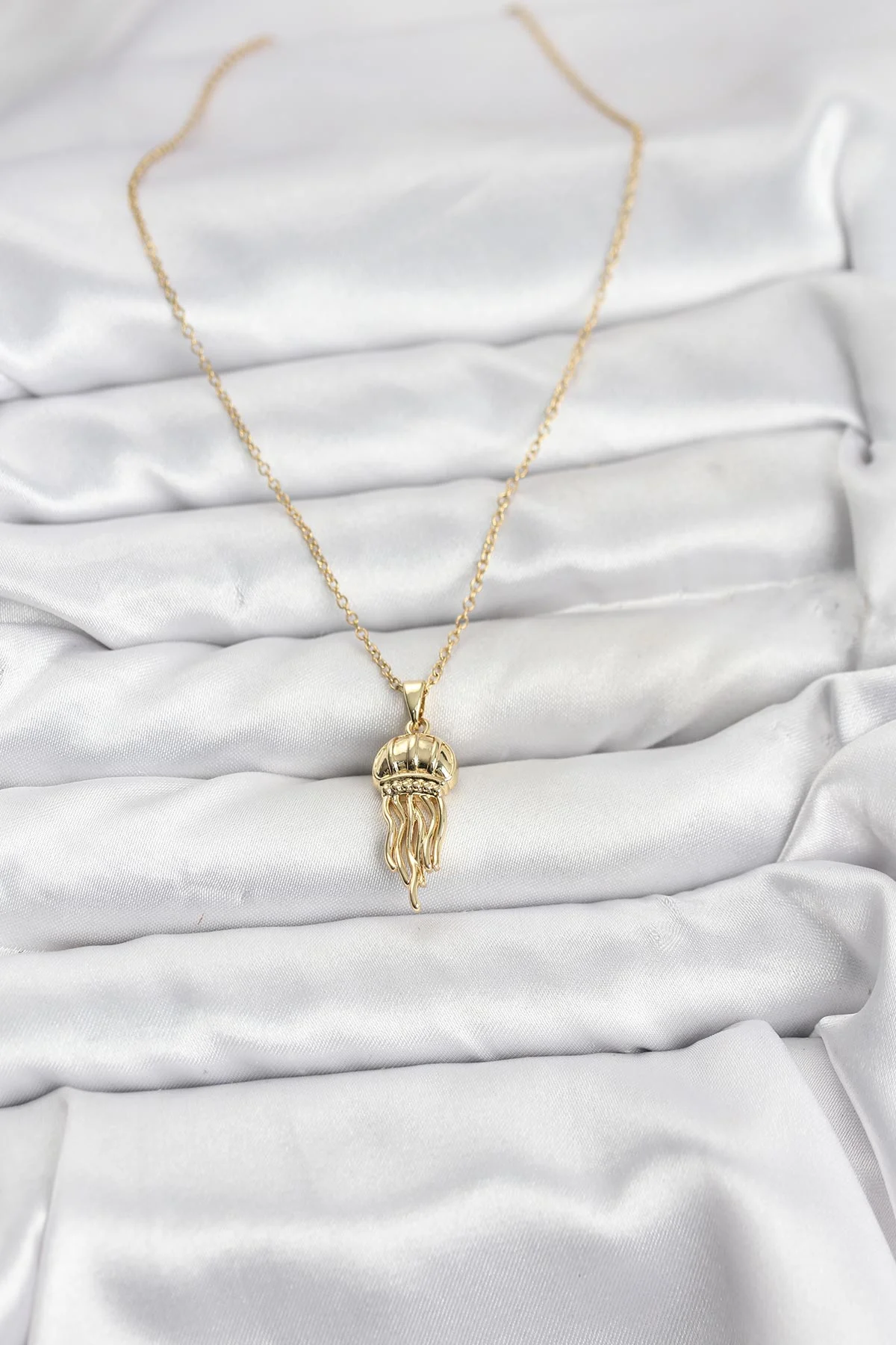 316L Çelik Zincir Gold Renk Deniz Anası Model Zirkon Taşlı Kadın Kolye