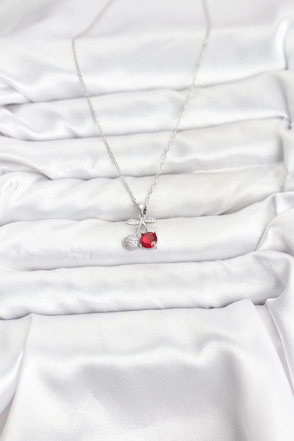 316L Çelik Zincir Gümüş Renk Kiraz Model Zirkon Taşlı Kadın Kolye