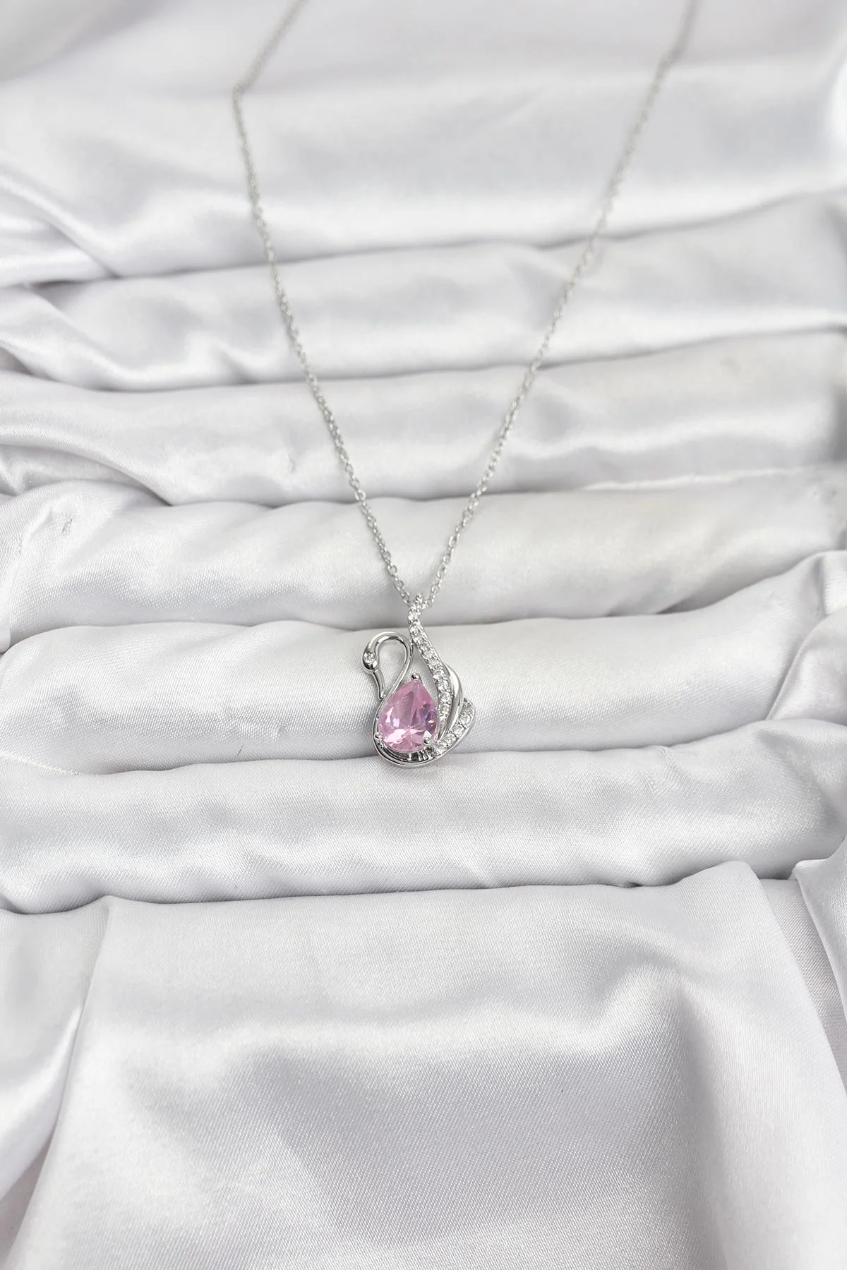 316L Çelik Zincir Gümüş Renk Pembe Kuğu Model Zirkon Taşlı Kadın Kolye