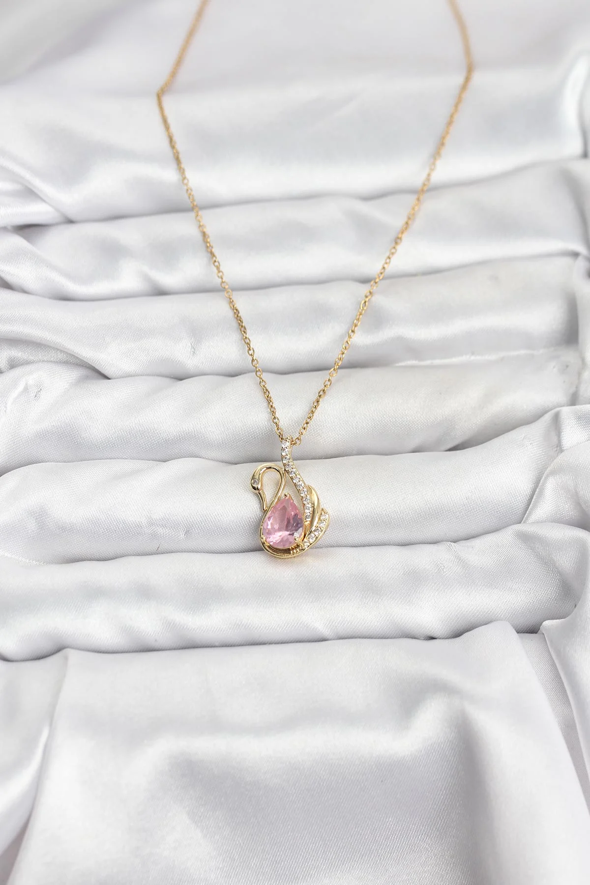 316L Çelik Zincir Gold Renk Pembe Kuğu Model Zirkon Taşlı Kadın Kolye