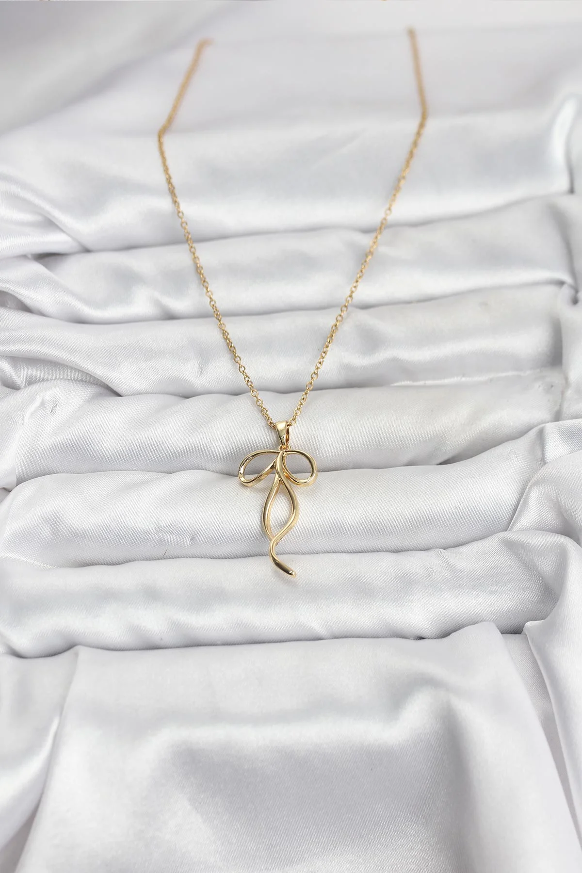 316L Çelik Zincir Gold Renk Fiyonk Model Kadın Kolye