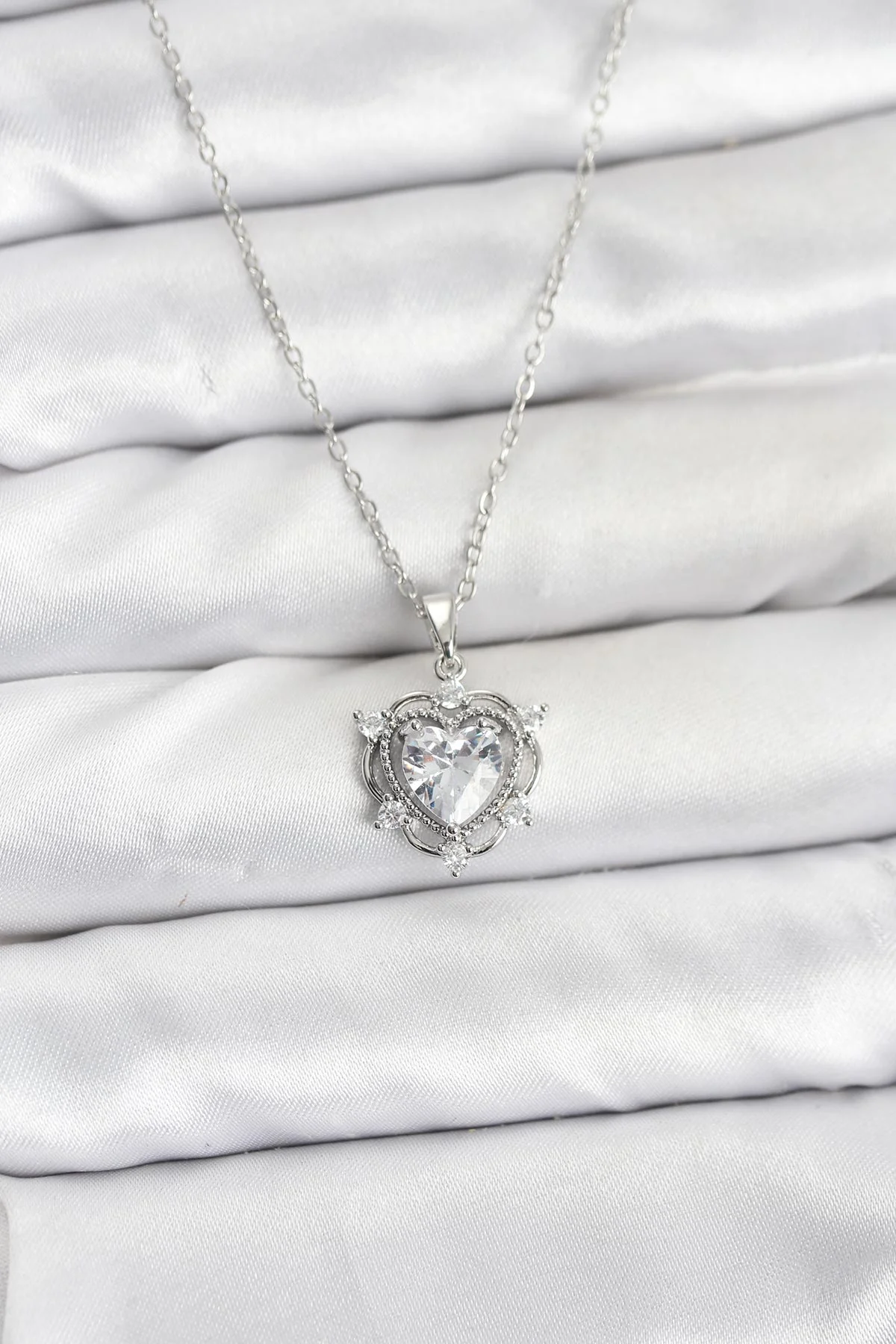 316L Çelik Zincir Gümüş Renk Kalp Model Zirkon Taşlı Kadın Kolye