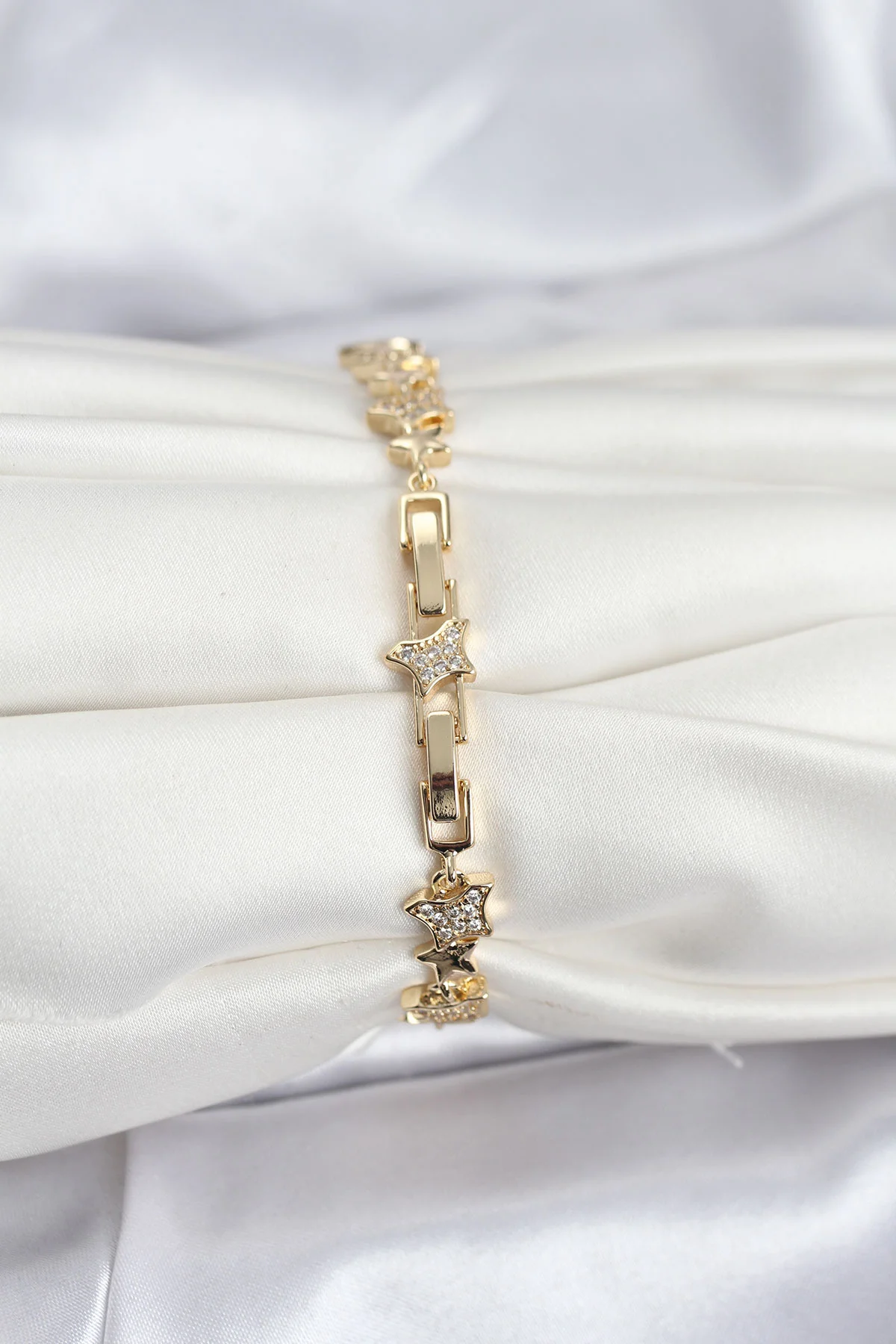 Pirinç Gold Renk VIP Seri Yıldız Model Zirkon Taşlı Kadın Bileklik