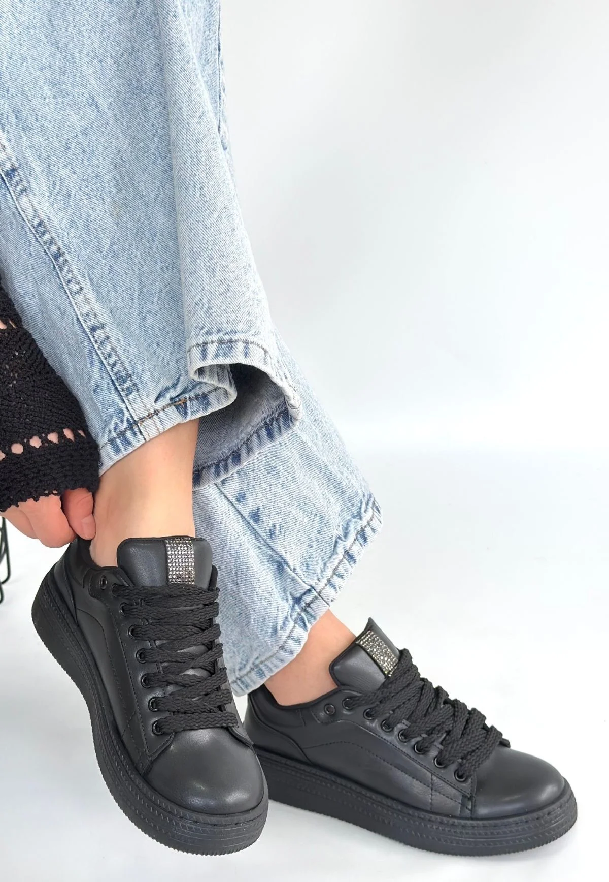 Yier Siyah Cilt Bağcıklı Spor Ayakkabı