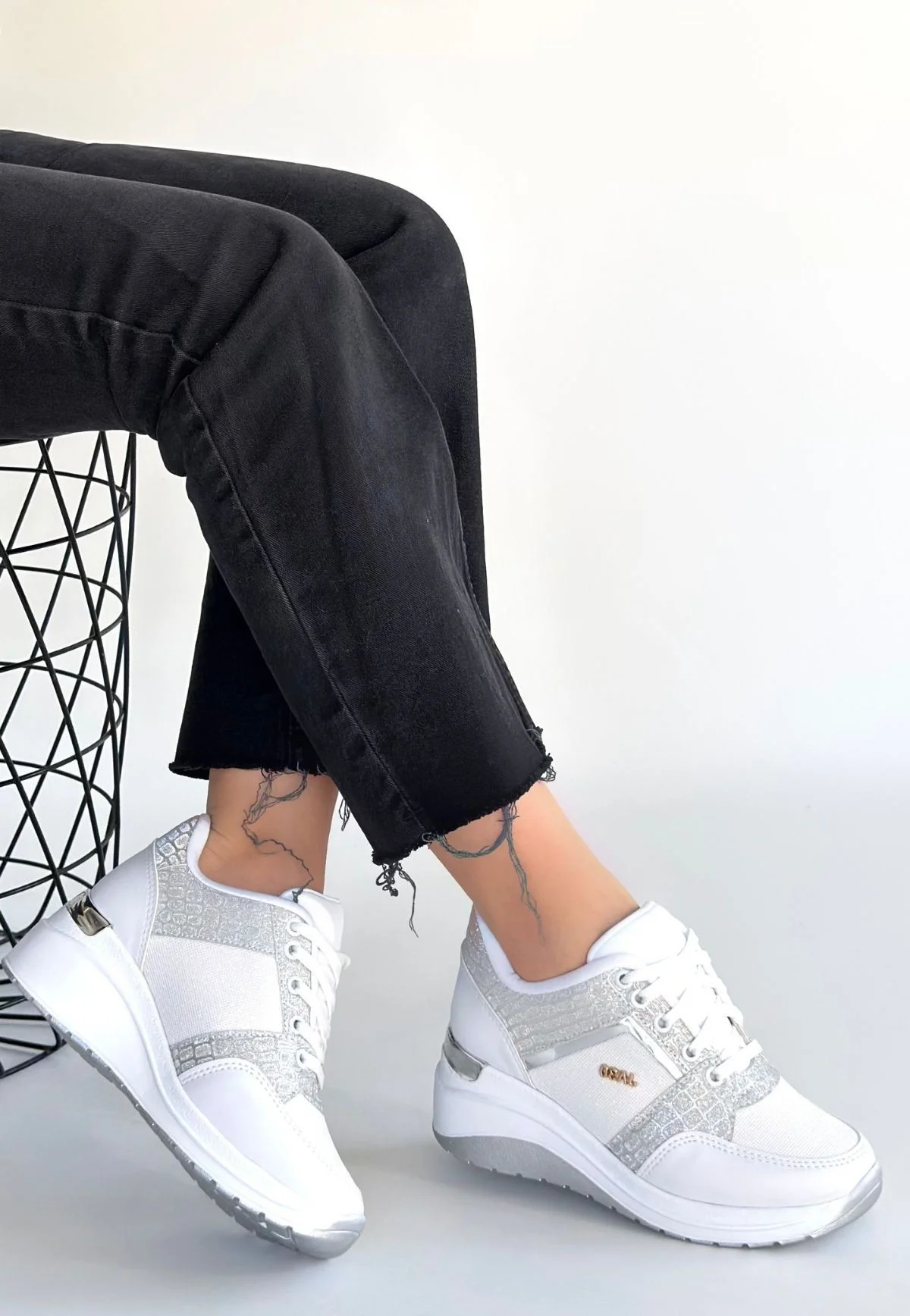 Geja Beyaz Cilt Bağcıklı Spor Ayakkabı