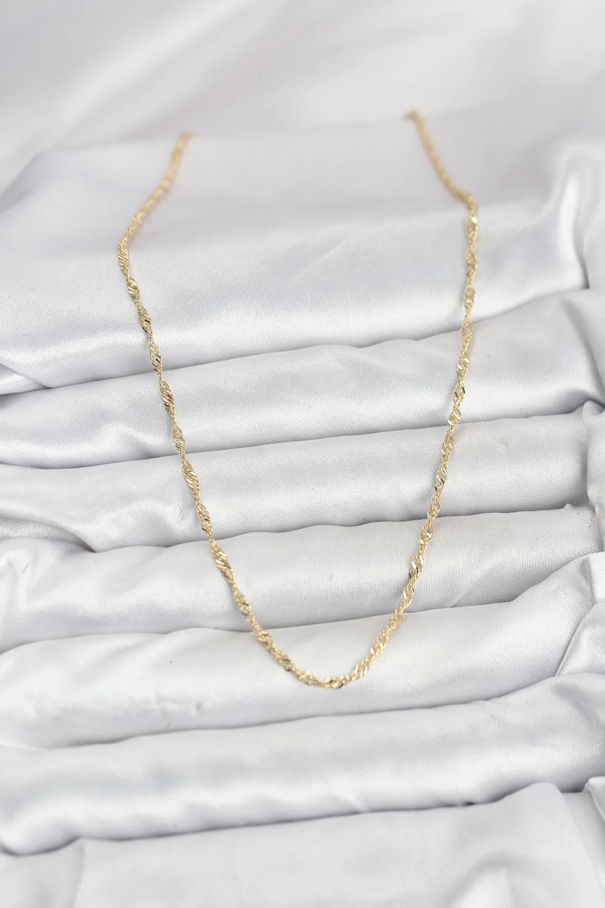 CM 14K Gold Renk Yassı Burgulu Model Kadın Kolye