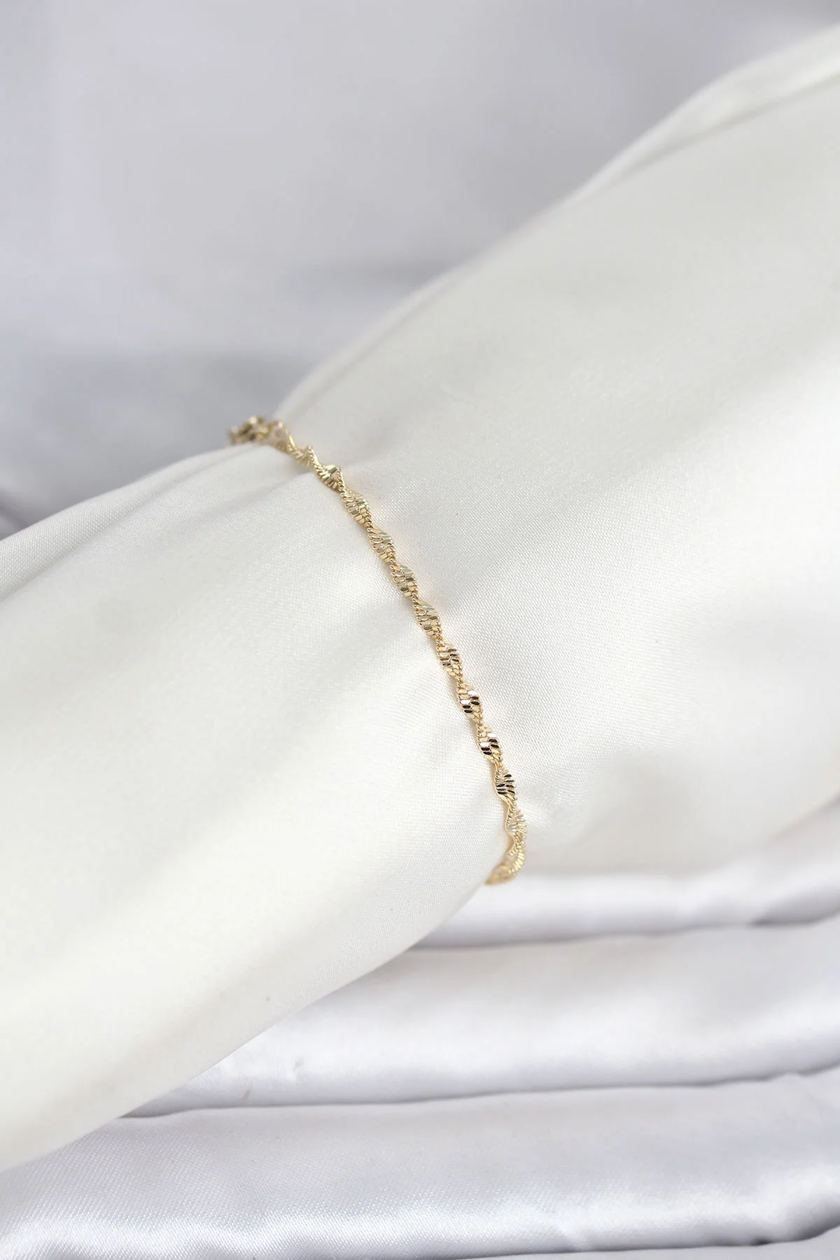 CM 14K Gold Renk Yassı Ezme Burgu Model Kadın Bileklik