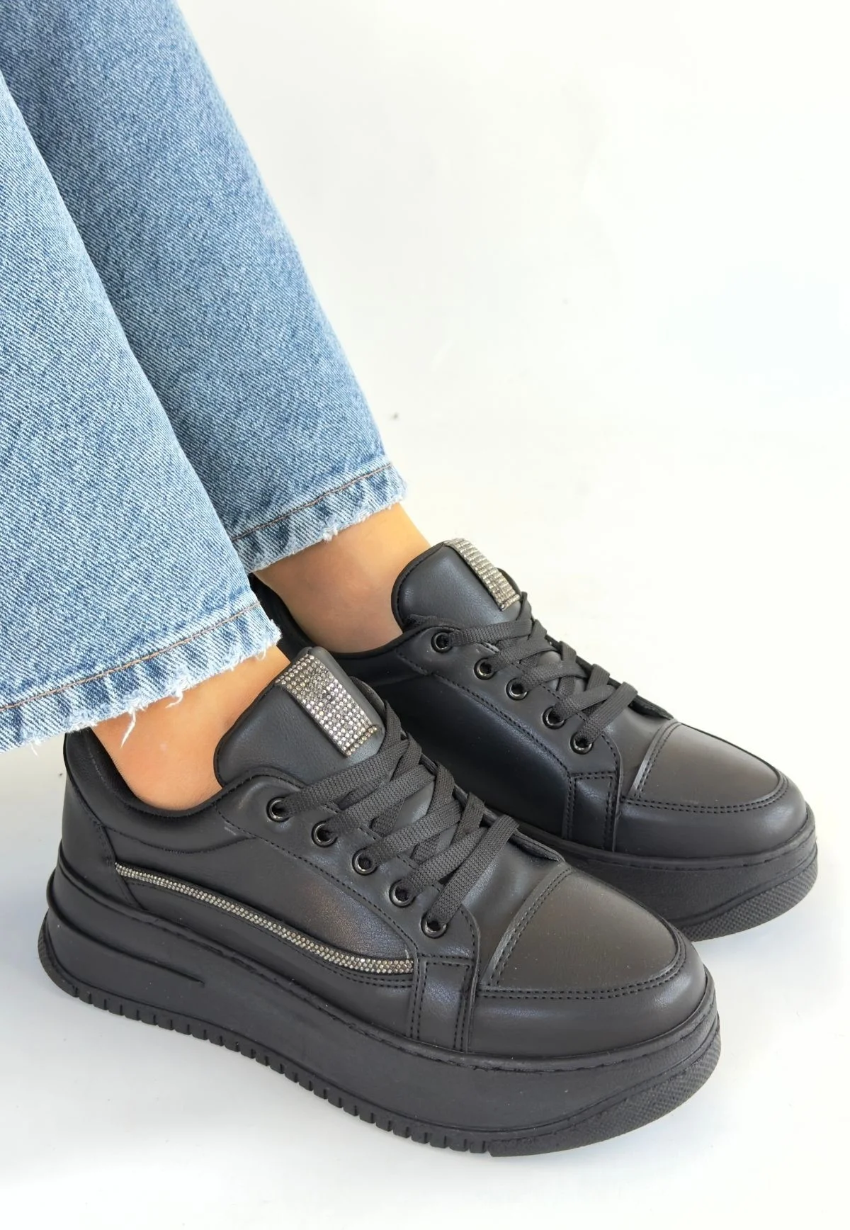 Natte Siyah Cilt Bağcıklı Spor Ayakkabı