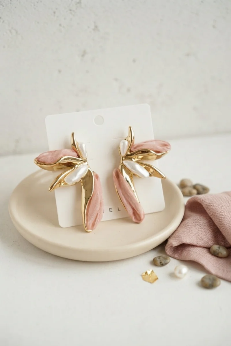 Pembe Renk Lotus Yaprak Model Kadın Küpe